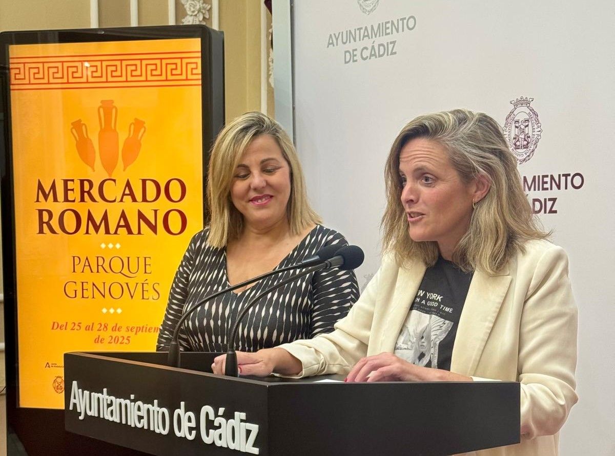 Las delegadas municipales Loli Pavón y Maite González en la presentación.