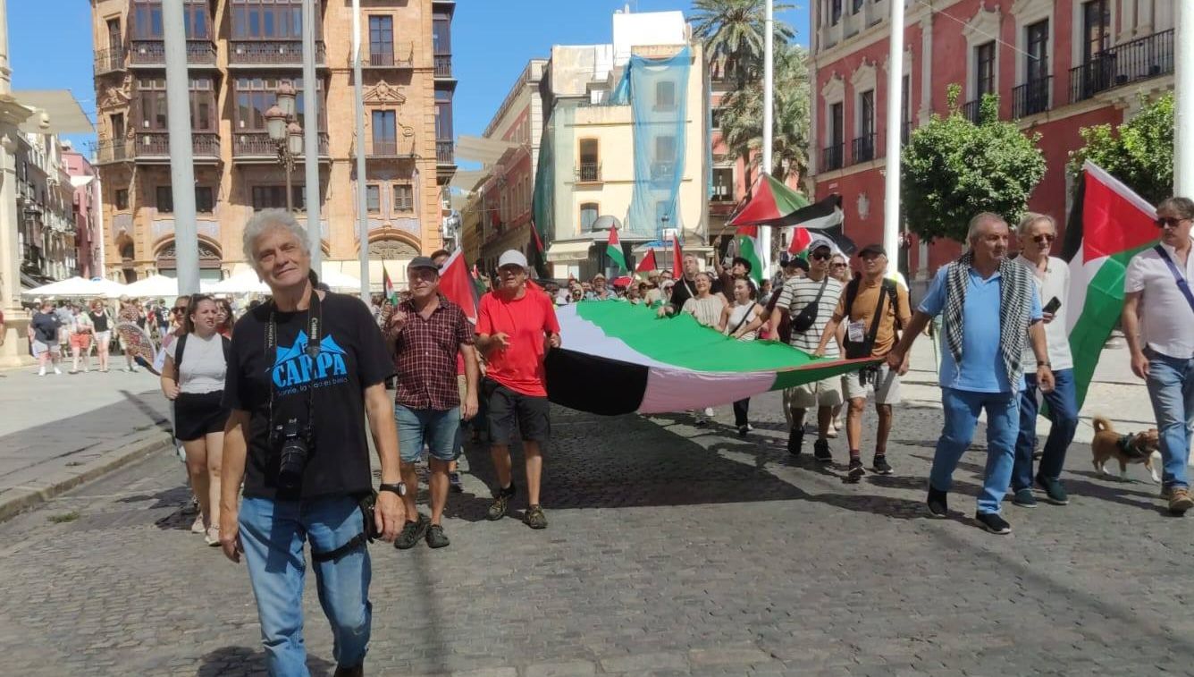 Un miembro de la asociación La Carpa, que dice adiós tras diez años. Un miembro de la asociación La Carpa, que dice adiós tras diez años.