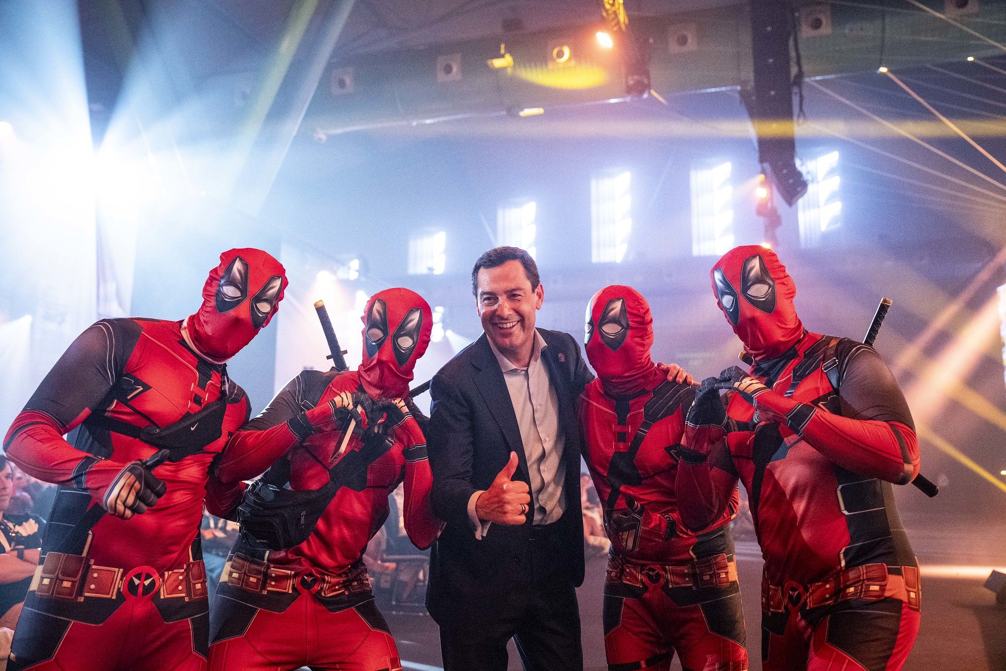 Un momento de la visita de Juanma Moreno a la Comic-Con en Málaga. Un momento de la visita de Juanma Moreno a la Comic-Con en Málaga.