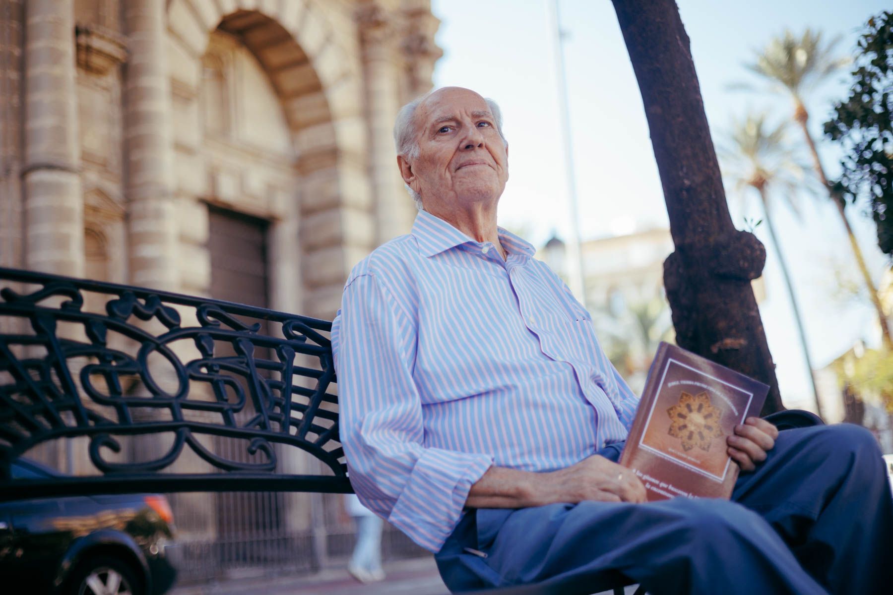 Pepe Castaño con su nuevo libro.