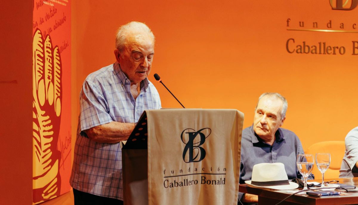 Pepe Marín inició la presentación con la lectura de textos de 'Pueblo'.