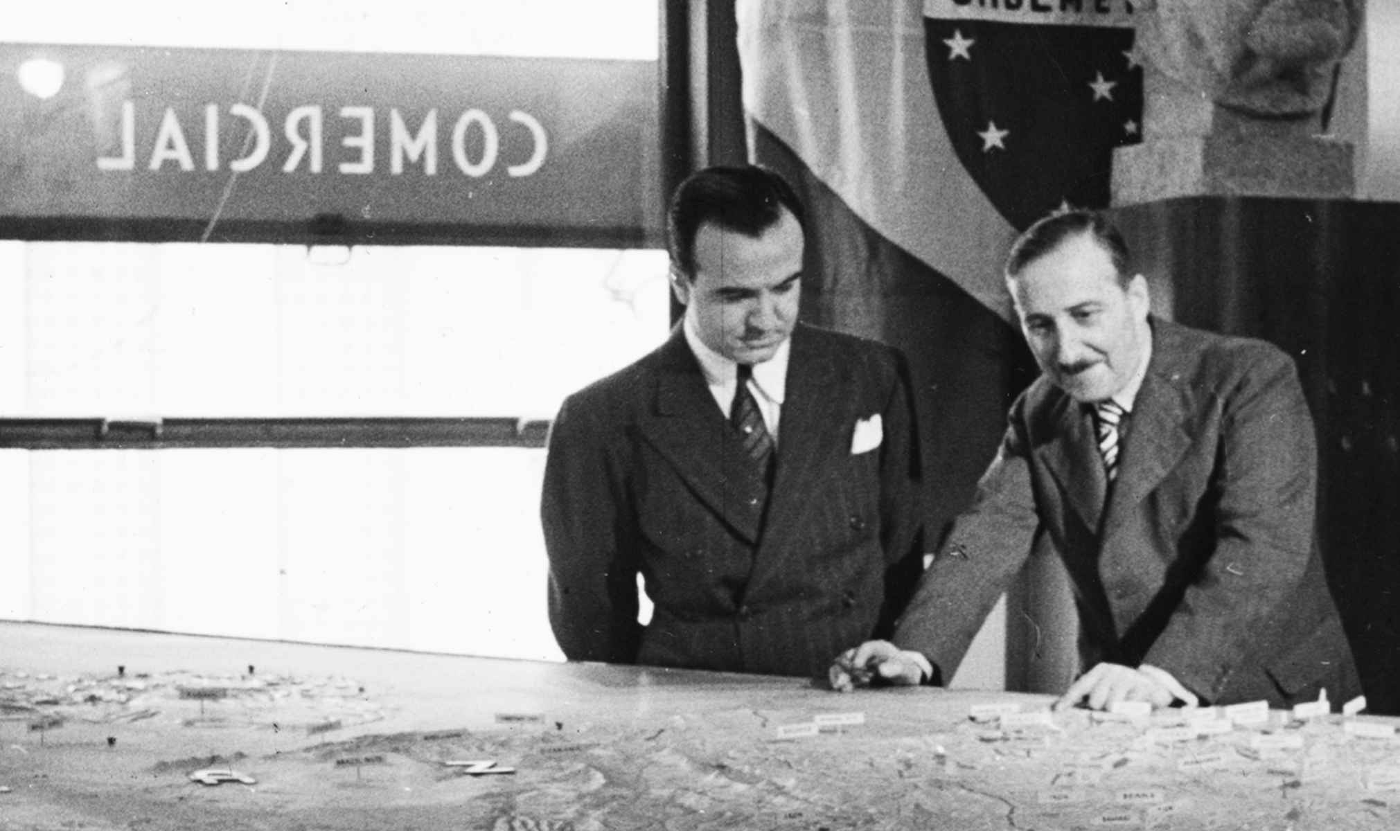 Stefan Zweig, a la derecha, en una imagen de la década de los años 30 del siglo pasado.