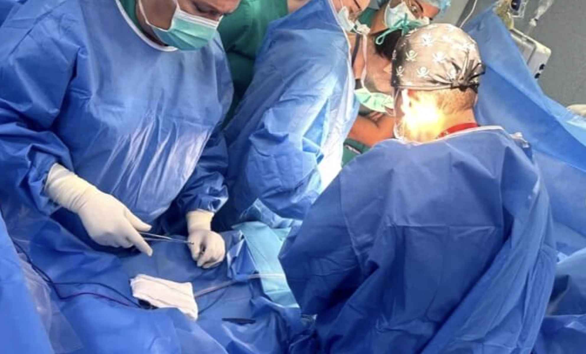 Imagen de archivo de una intervención quirúrgica en el Hospital Cruz Roja de Córdoba. Imagen de archivo de una intervención quirúrgica en el Hospital Cruz Roja de Córdoba.