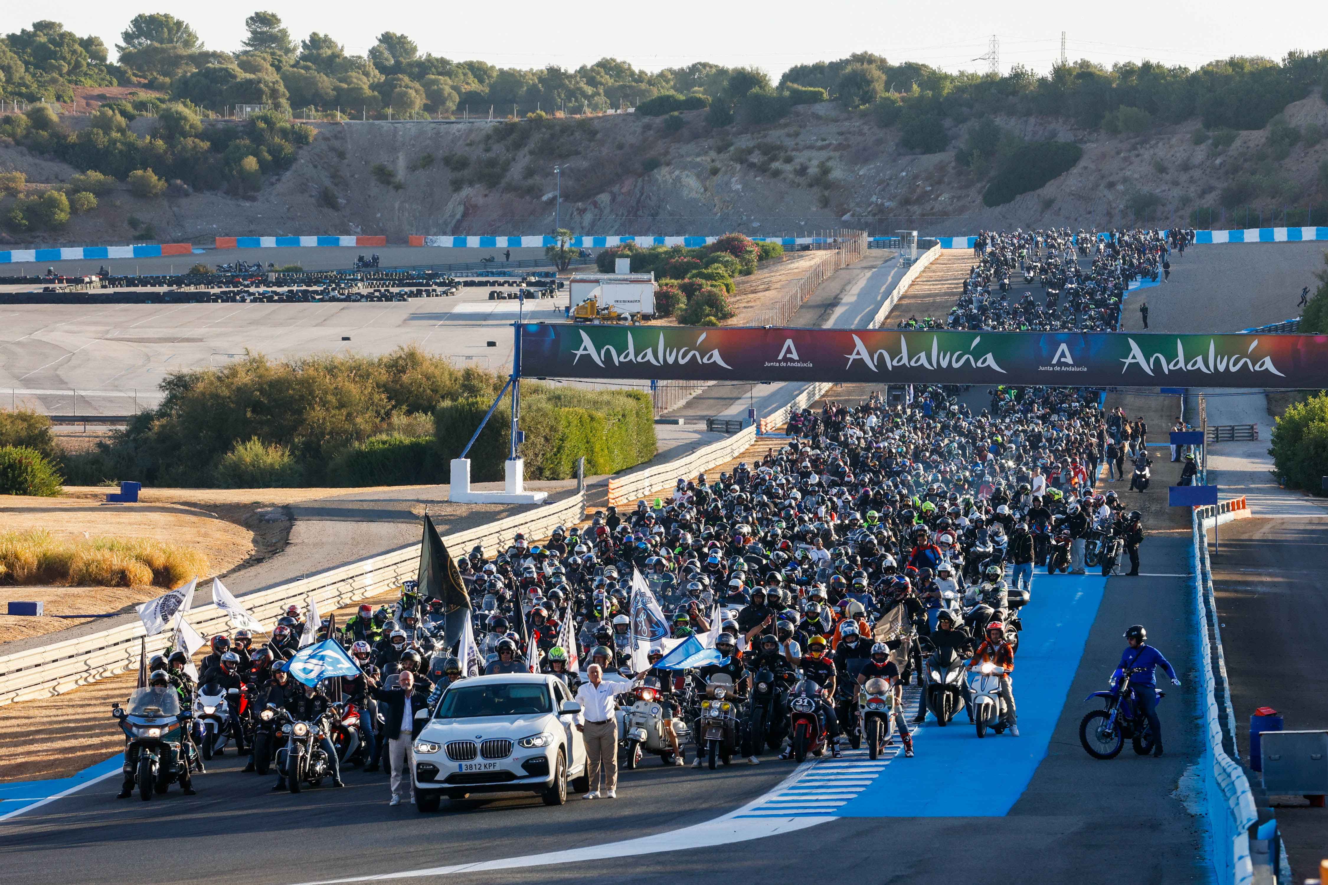 Espectacular imagen del Gran Encuentro Motero en el Circuito de Jerez-Ángel Nieto.   FOTO: CIRCUITO DE JEREZ