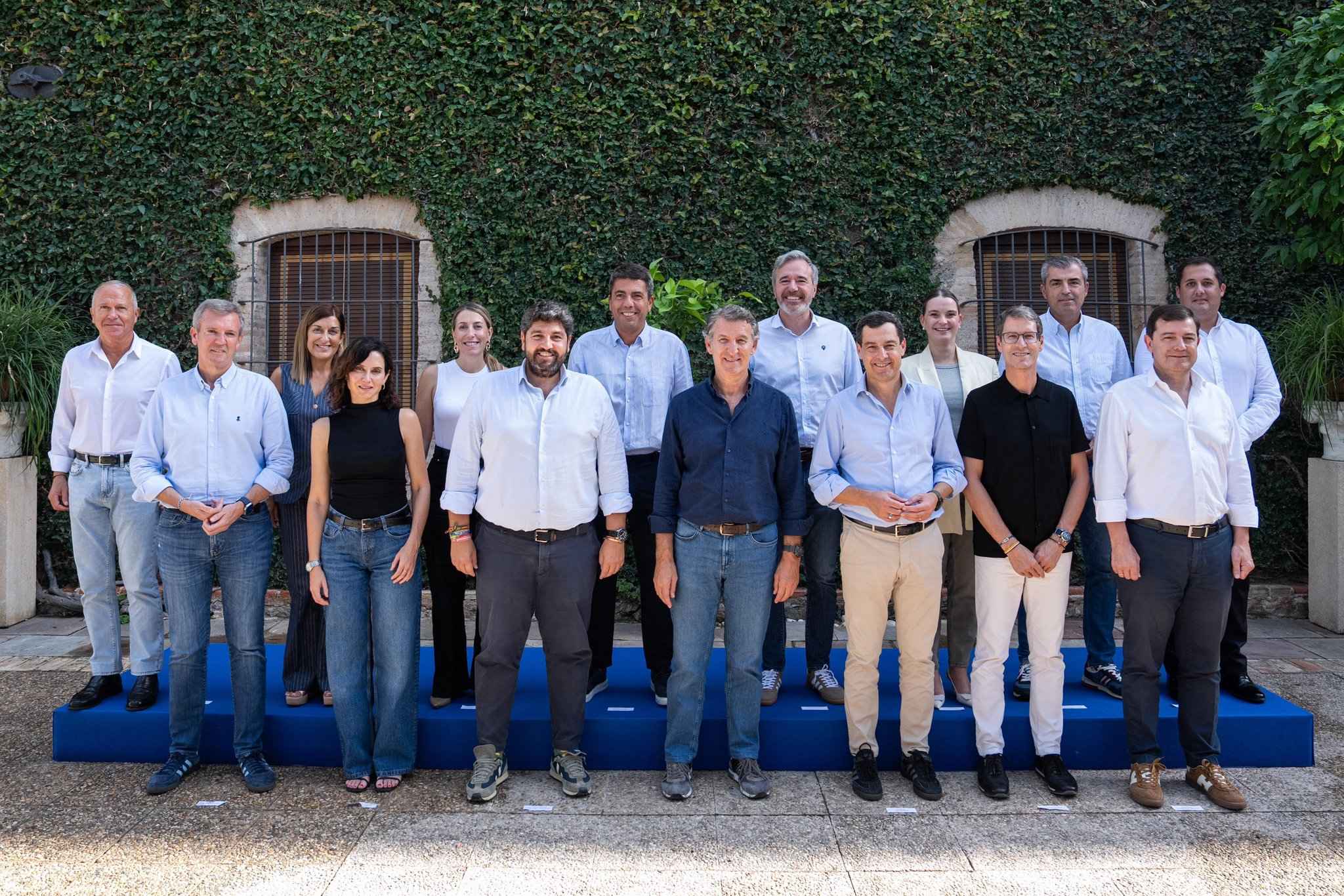 Alberto Núñez Feijóo, junto a los principales líderes autonómicos del PP. Alberto Núñez Feijóo, junto a los principales líderes autonómicos del PP.