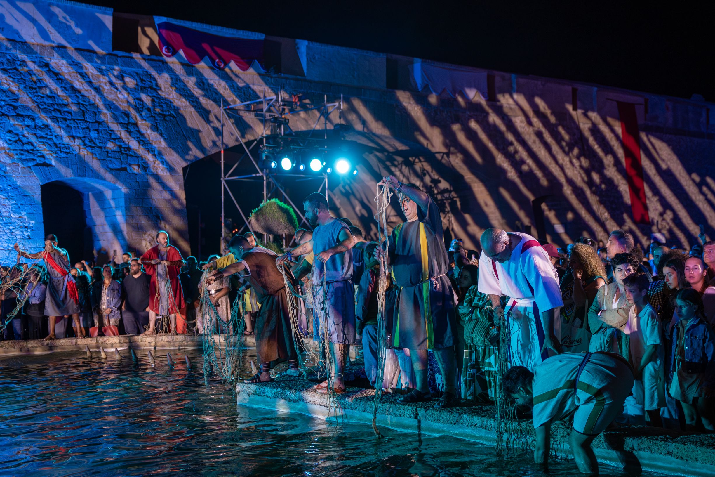 La fuente del entorno también fue utilizada como escenario.