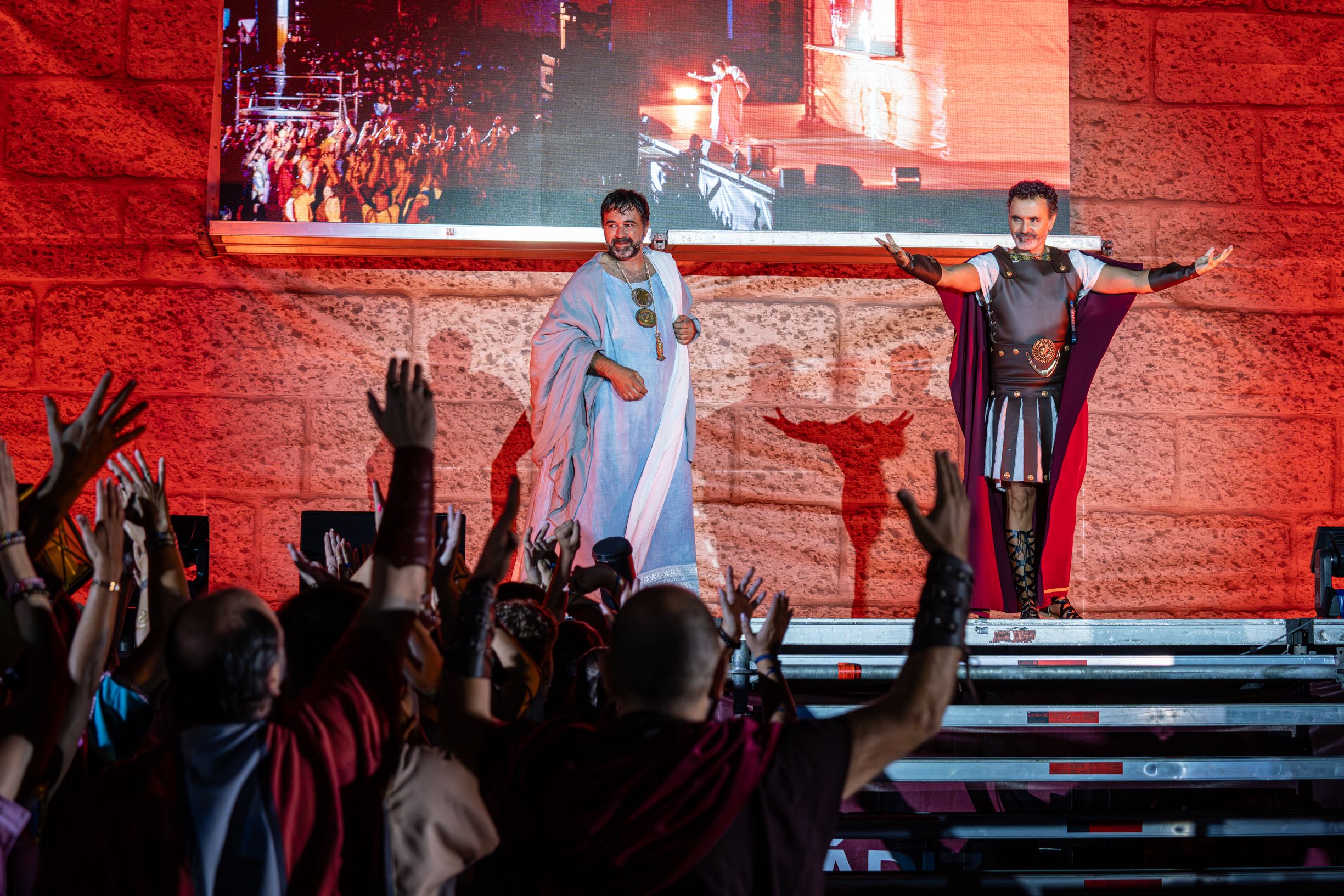 Los diálogos teatrales, muy didácticos, fueron muy aplaudidos.