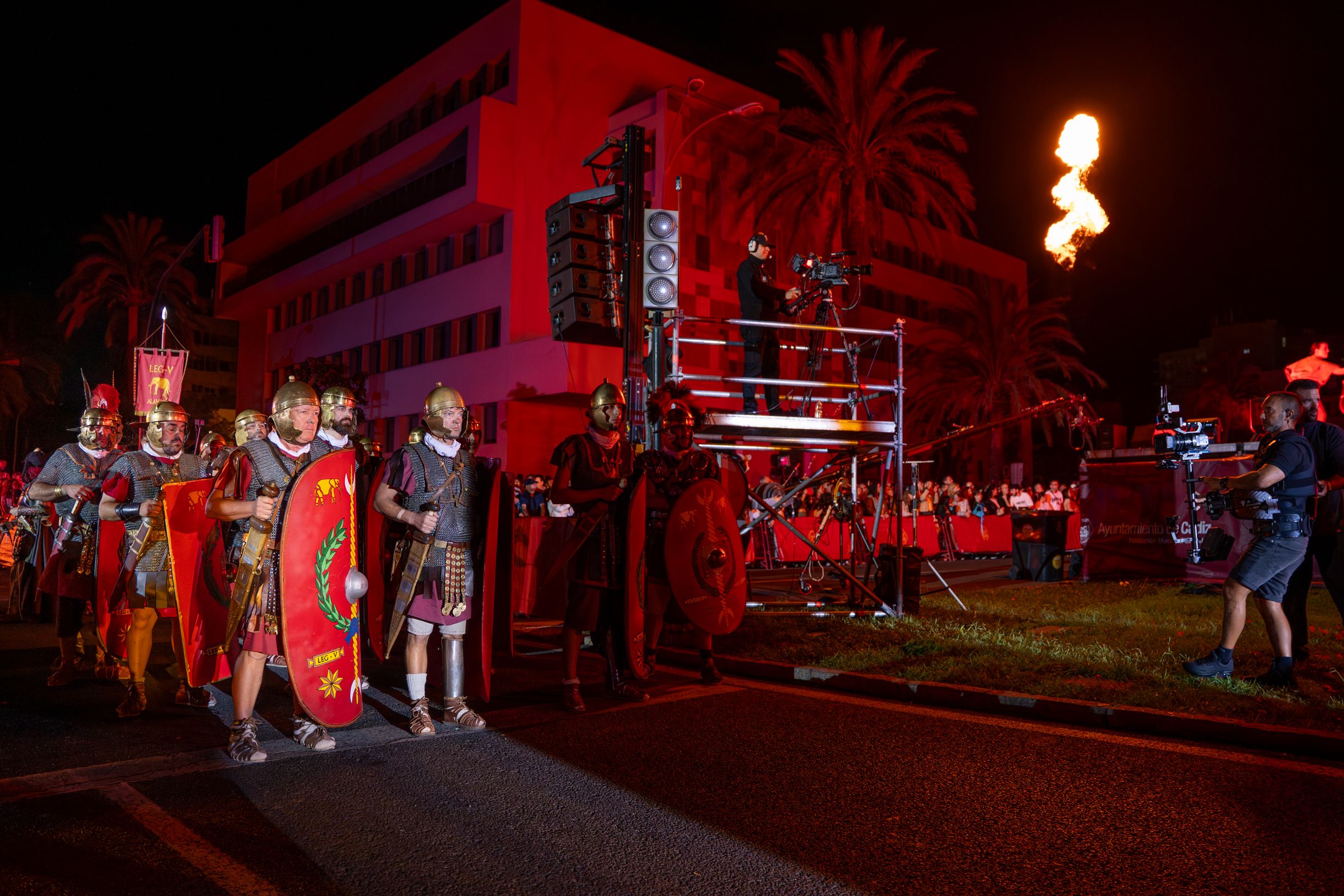  Legiones romanas llegan al espectáculo que cerraba la semana histórica en Cádiz.