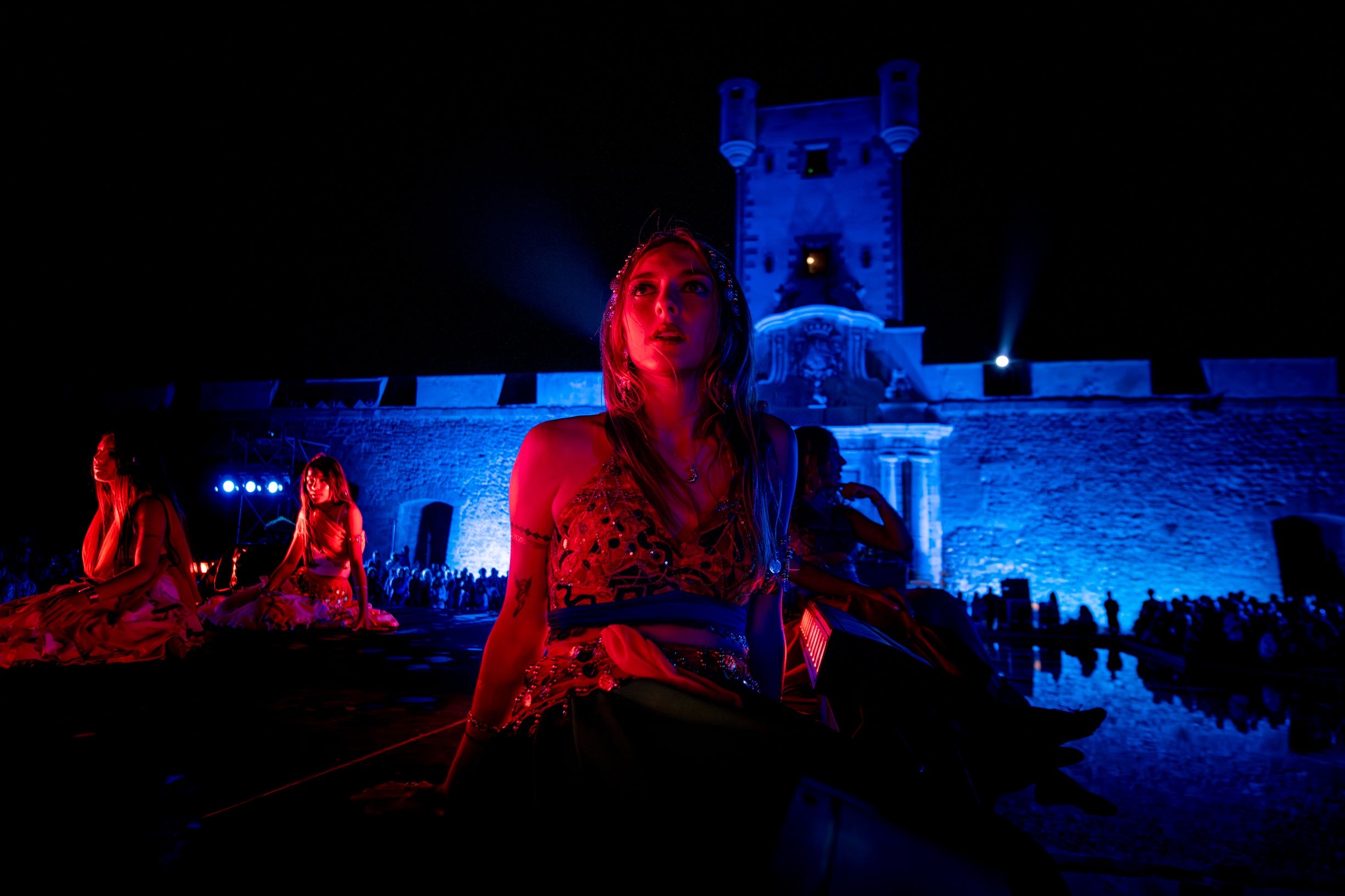 Momento del espectáculo de clausura de la semana 'Cádiz Romana' ante las Puertas de Tierra.