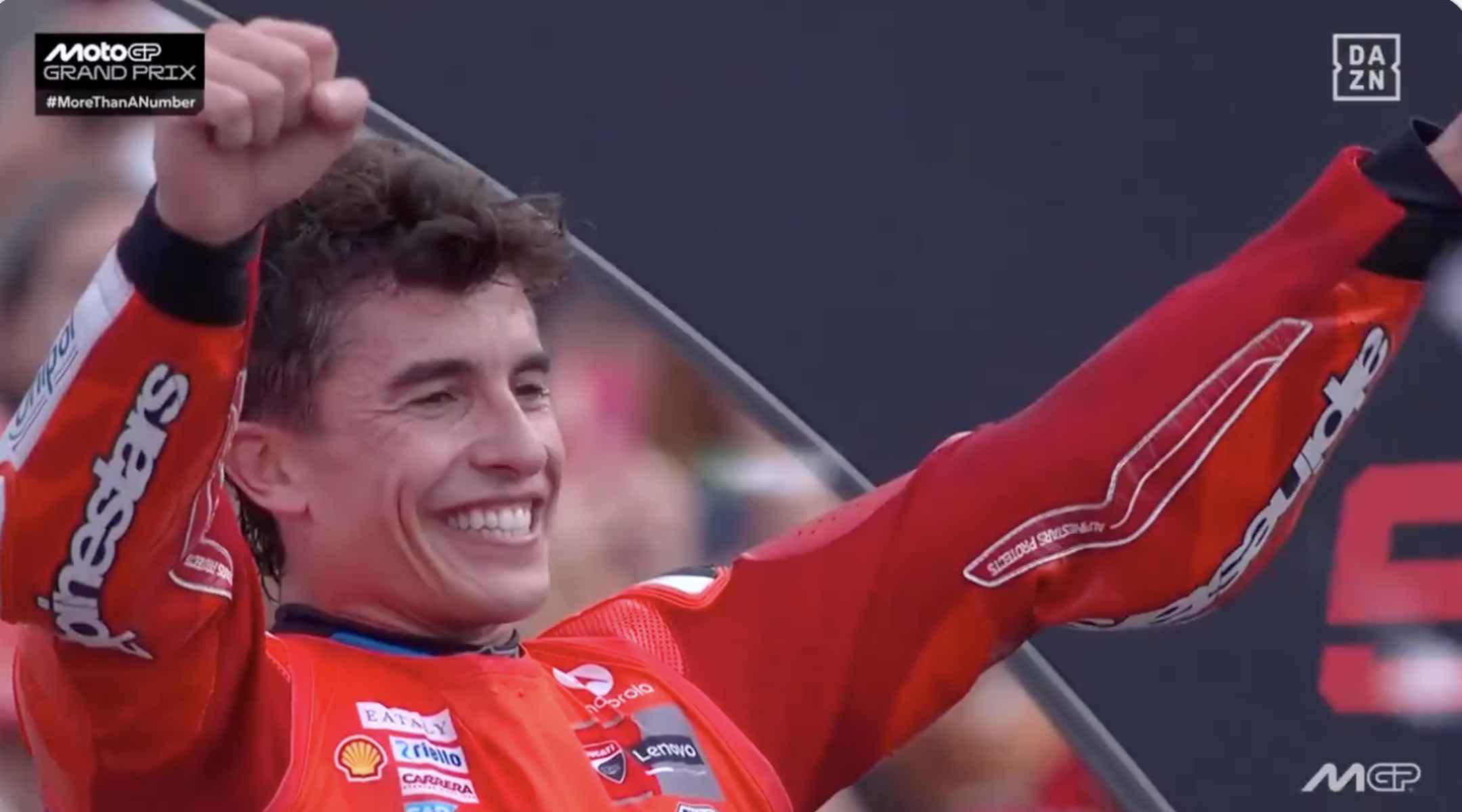 Marc Márquez, celebrando su título mundial de MotoGP.