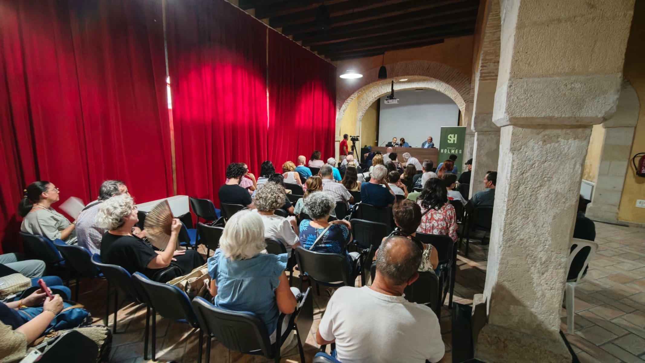 Acto de la presentación de la Sociedad Literaria Sherlock Holmes.