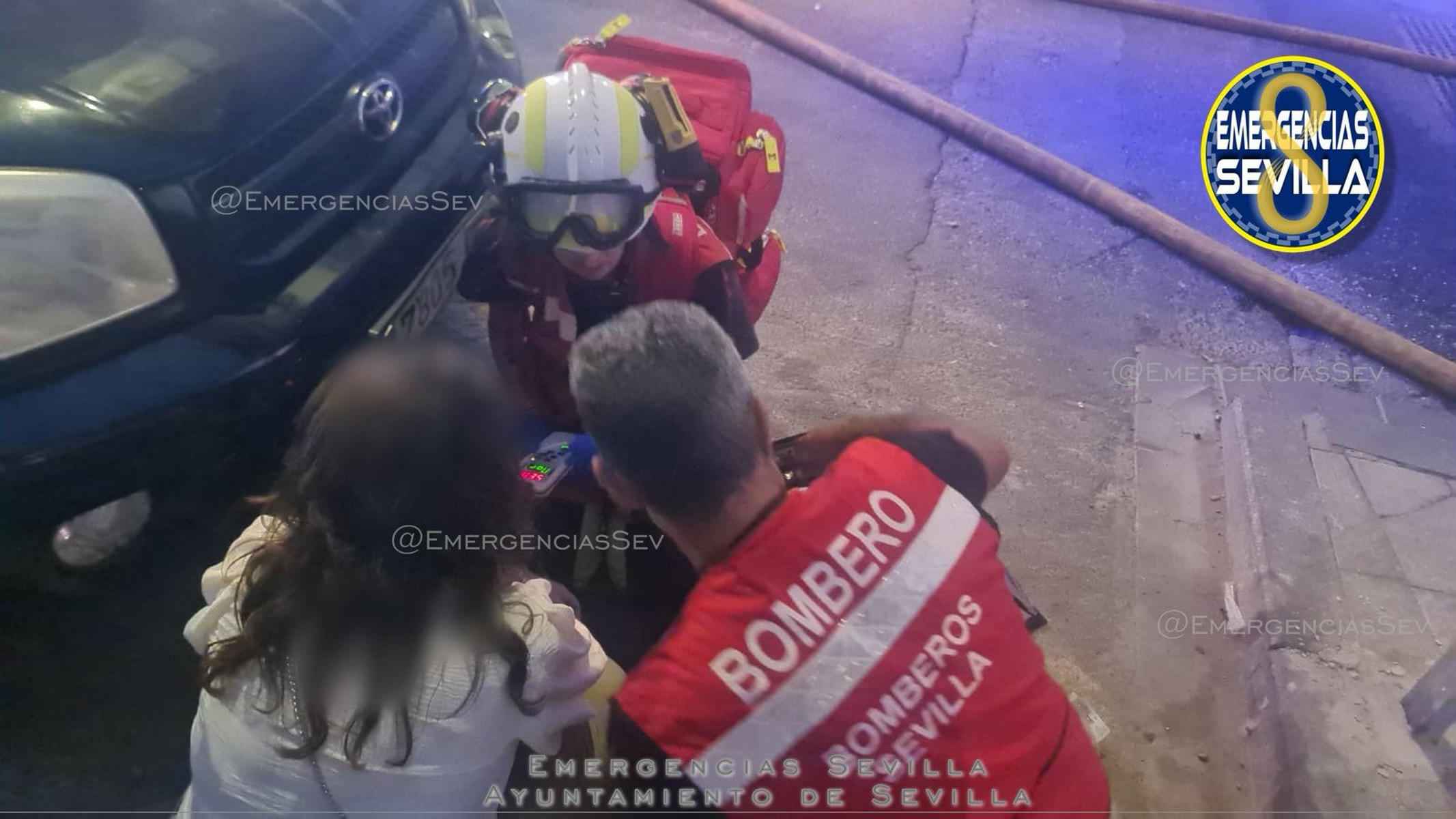 Intevención de Bomberos Sevilla en el incendio.