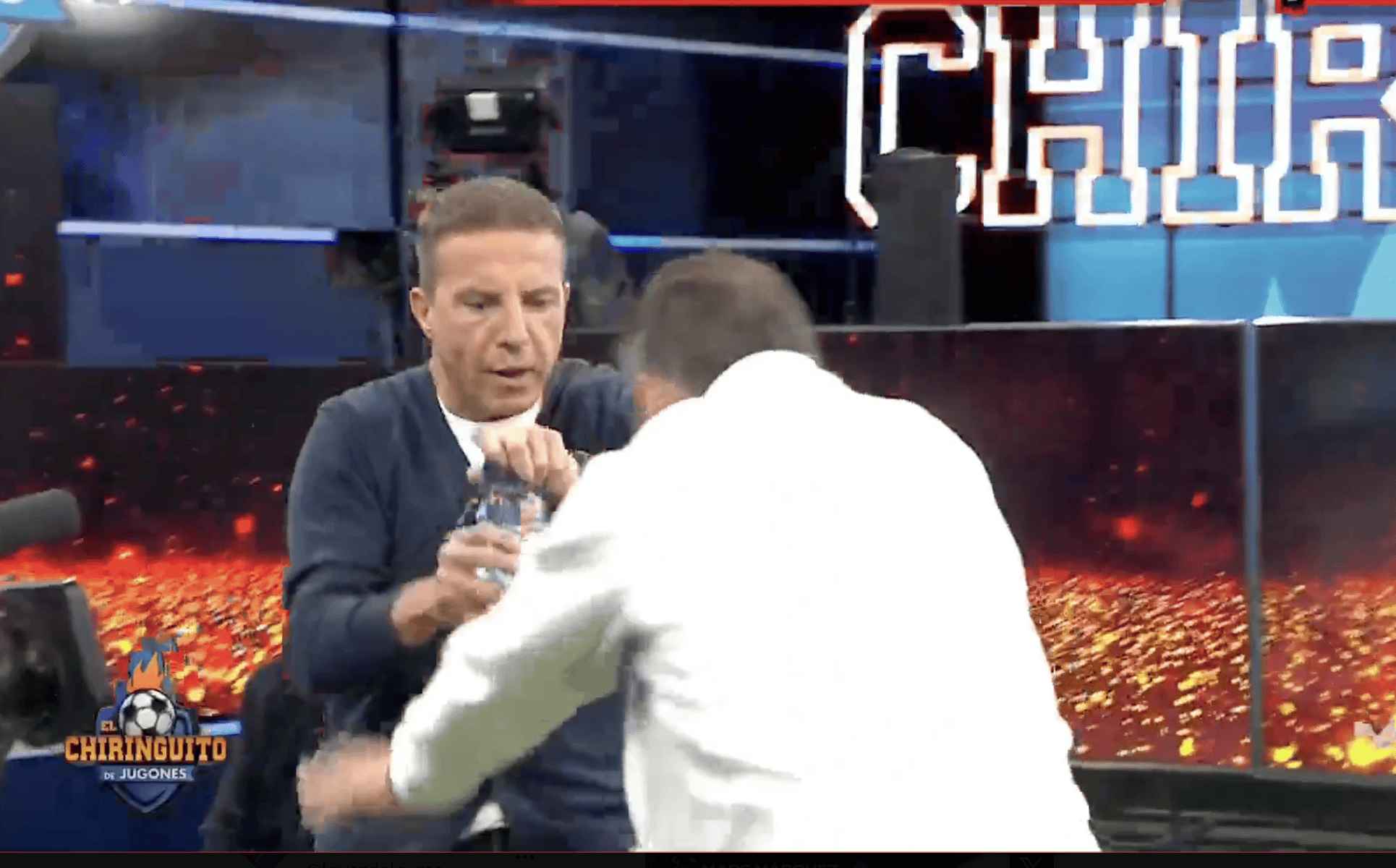 Tenso momento entre Tomás Roncero y Cristóbal Soria. Tenso momento entre Tomás Roncero y Cristóbal Soria.