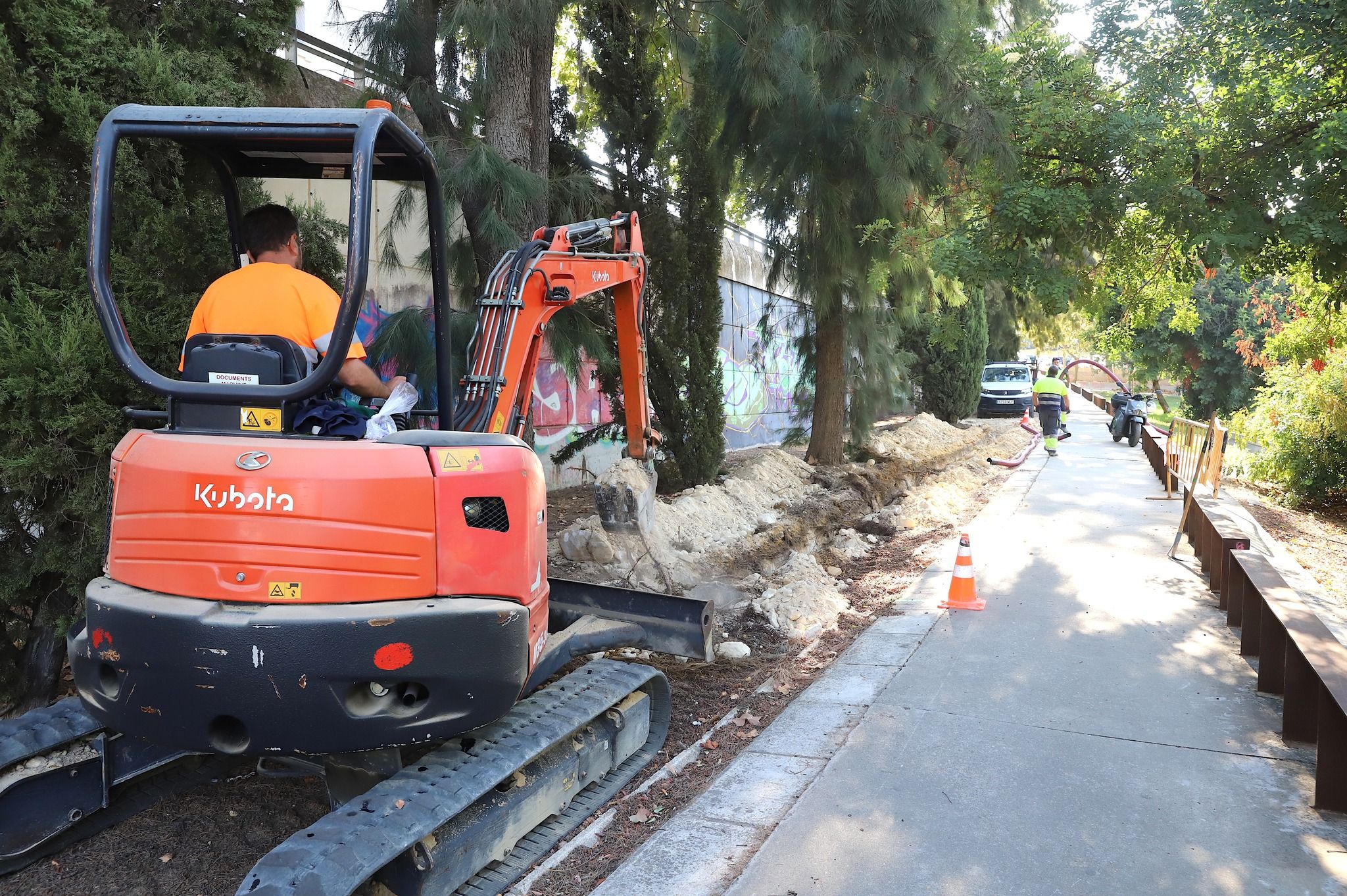 El Ayuntamiento de Jerez moderniza el alumbrado del Parque de Picadueñas.