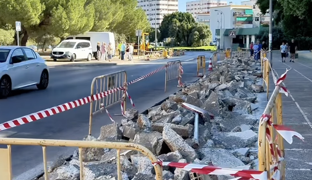Obras de nuevos aparcamientos en el entorno del Parque Atlántico de Jerez.