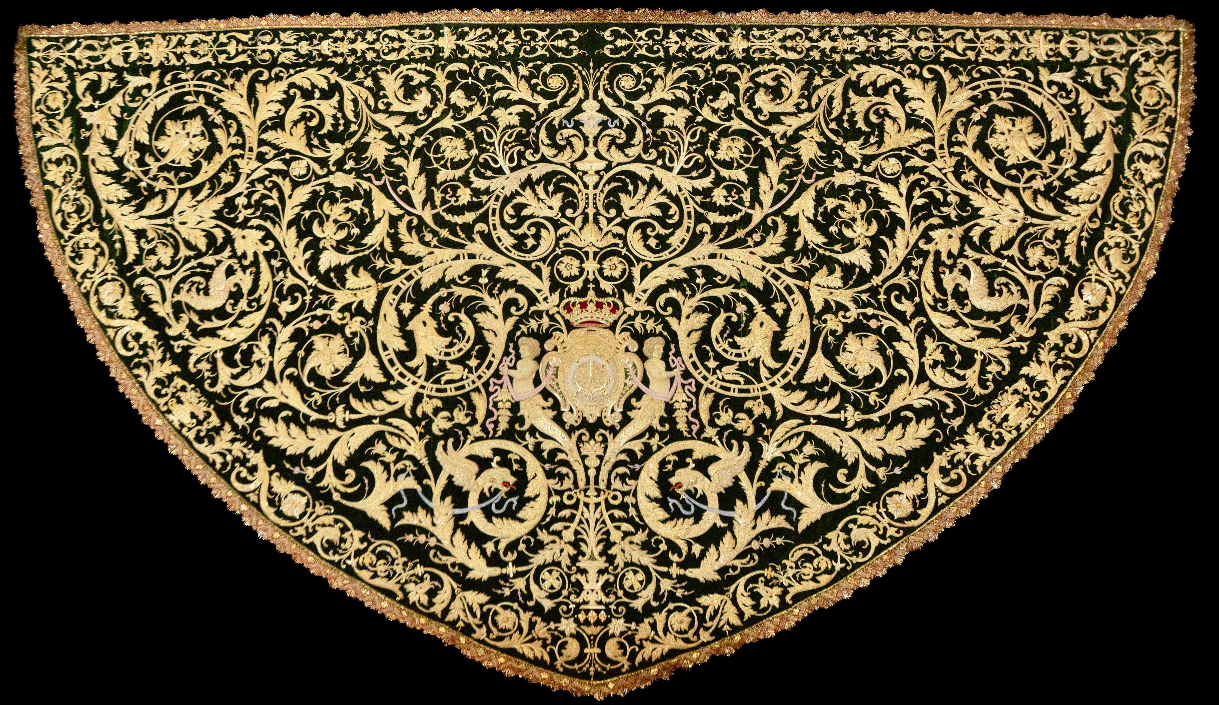 El nuevo manto diseñado por Sánchez de los Reyes y bordado por Pepi Maya.