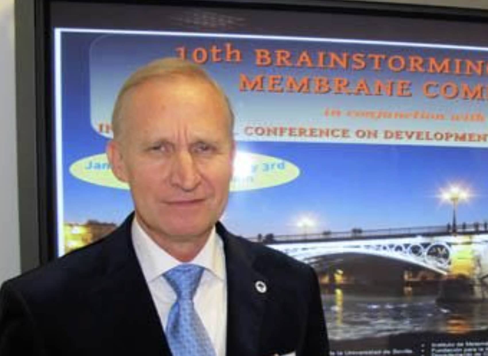 El profesor Mario de Jesús Pérez Jiménez.