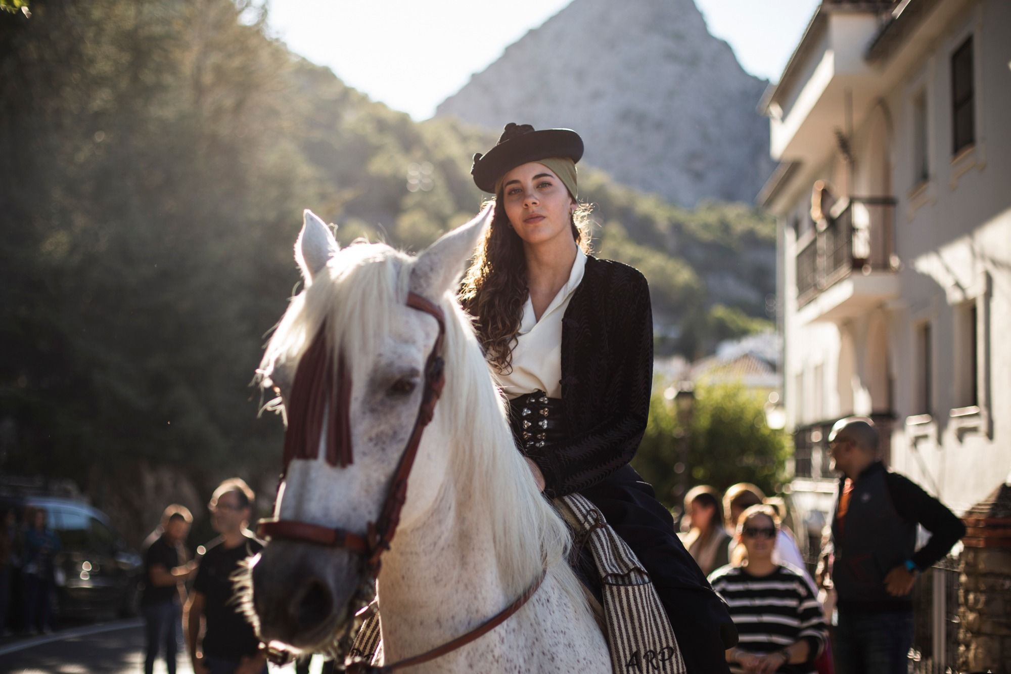 Una joven participante en la Recreación Histórica Sangre y Amor en la Sierra, el pasado año en Grazalema. Una joven participante en la Recreación Histórica Sangre y Amor en la Sierra, el pasado año en Grazalema.