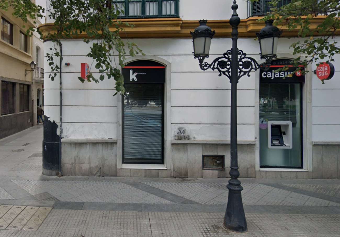 Fachada de una sucursal de Cajasur. 