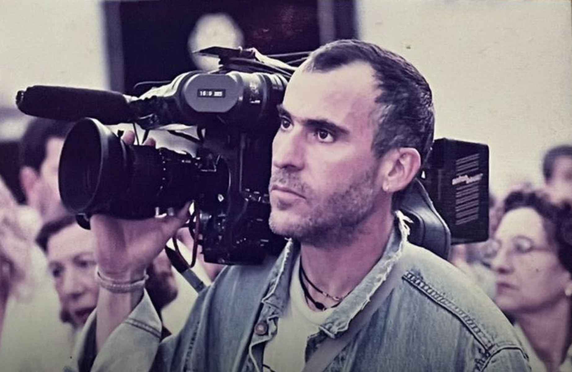 Manolo Solís, en sus tiempos como operador de cámara en 'Andalucía Directo'.