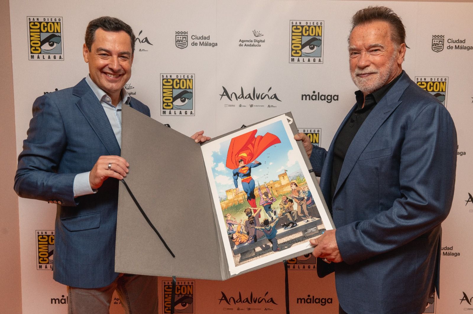 Juanma Moreno con Schwarzenegger, el pasado domingo en Málaga.