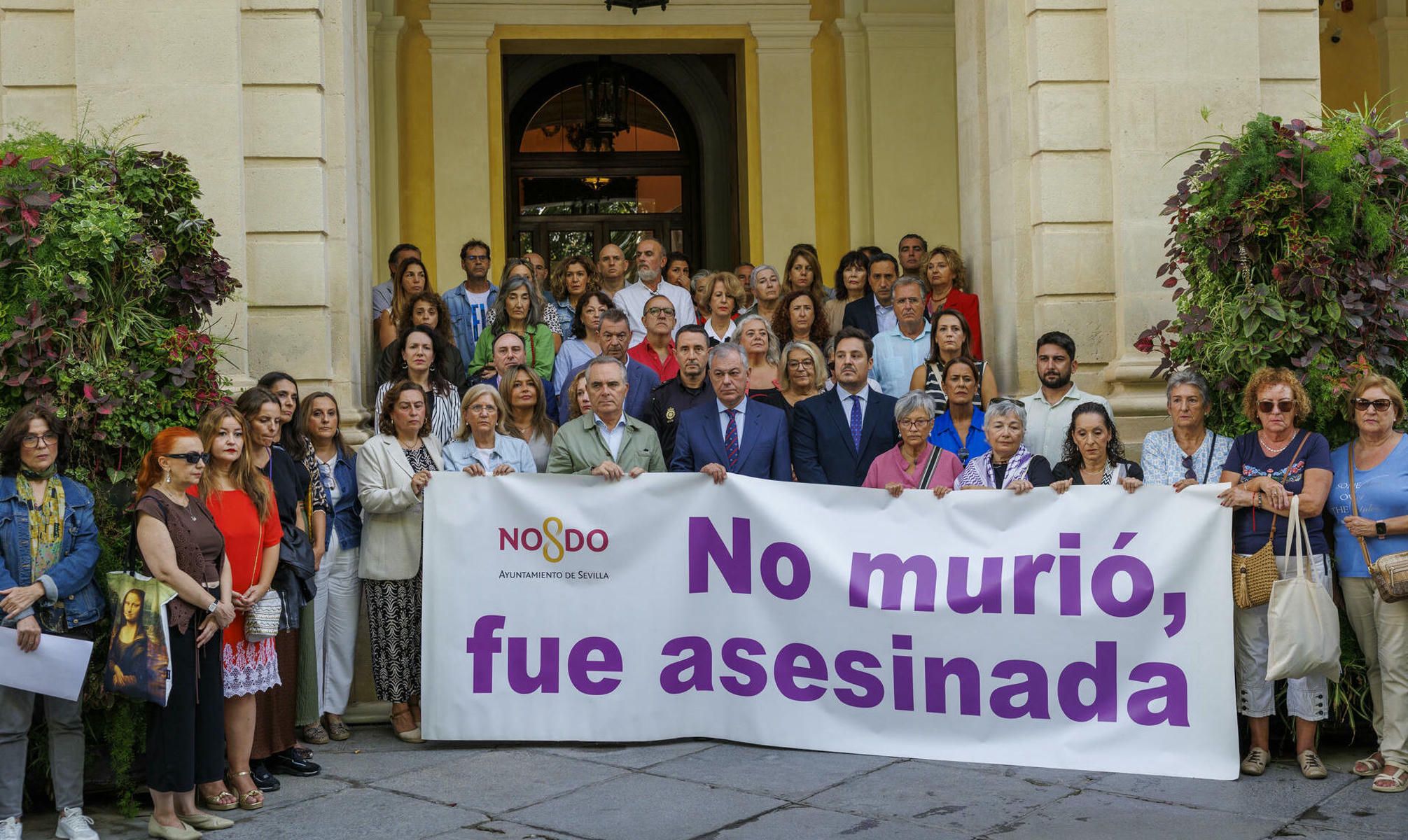 Sevilla guarda silencio para condenar el asesinato machista de Katherine Yuliet.