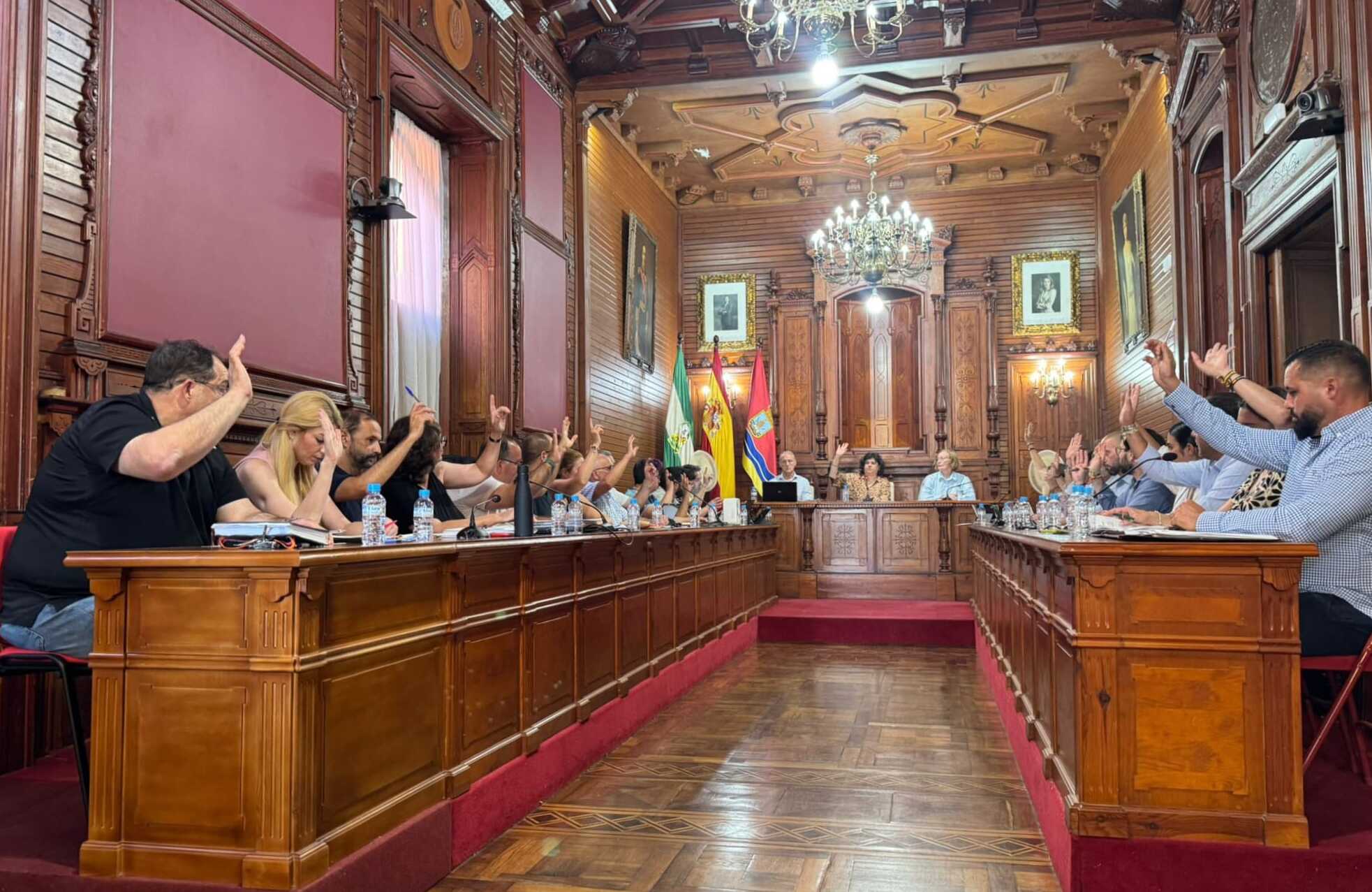 Imagen de un pleno celebrado en Sanlúcar.
