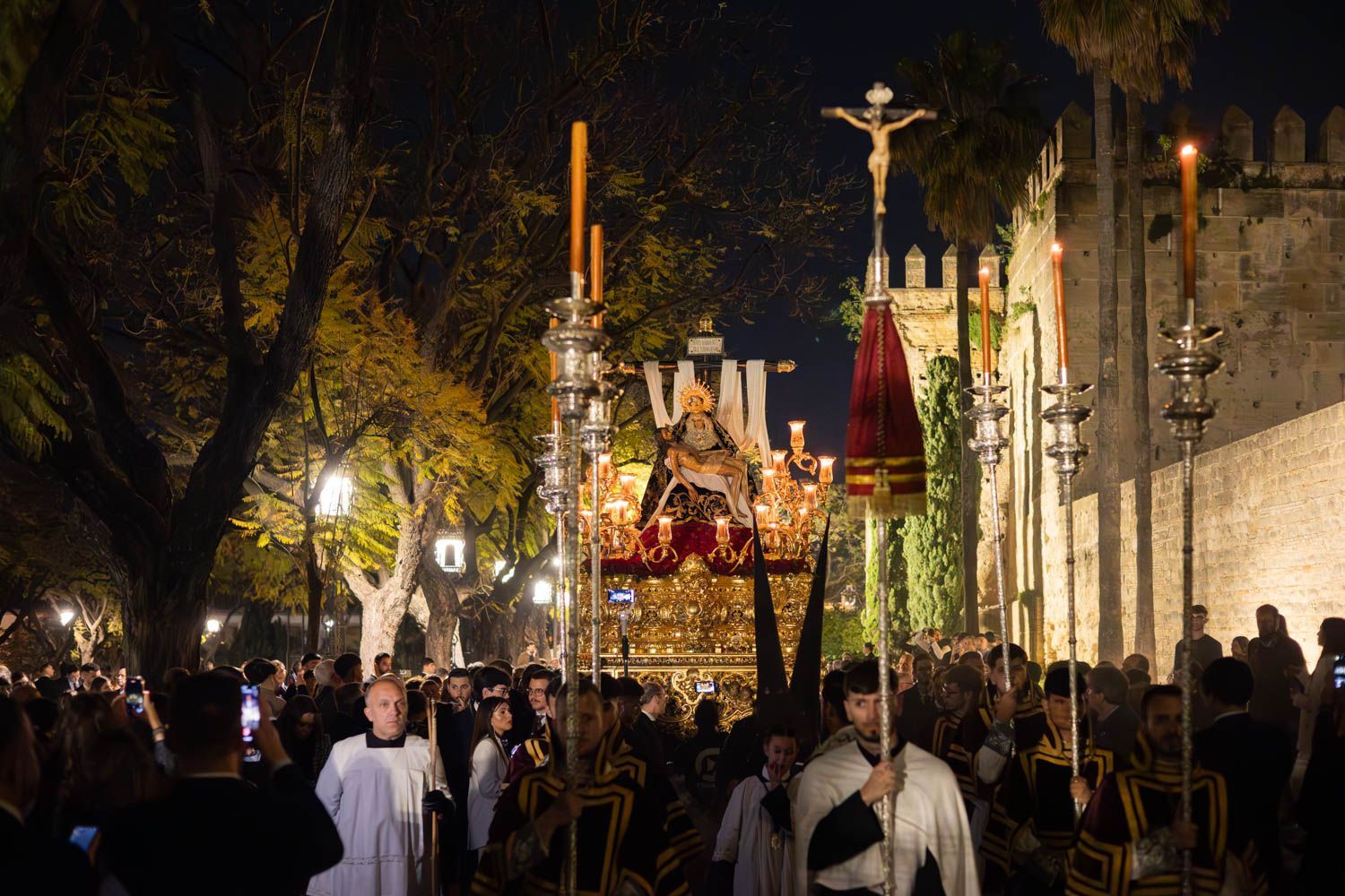 El Ayuntamiento ha concedido la Medalla de Oro a la imagen de Nuestra Señora de Las Angustias.