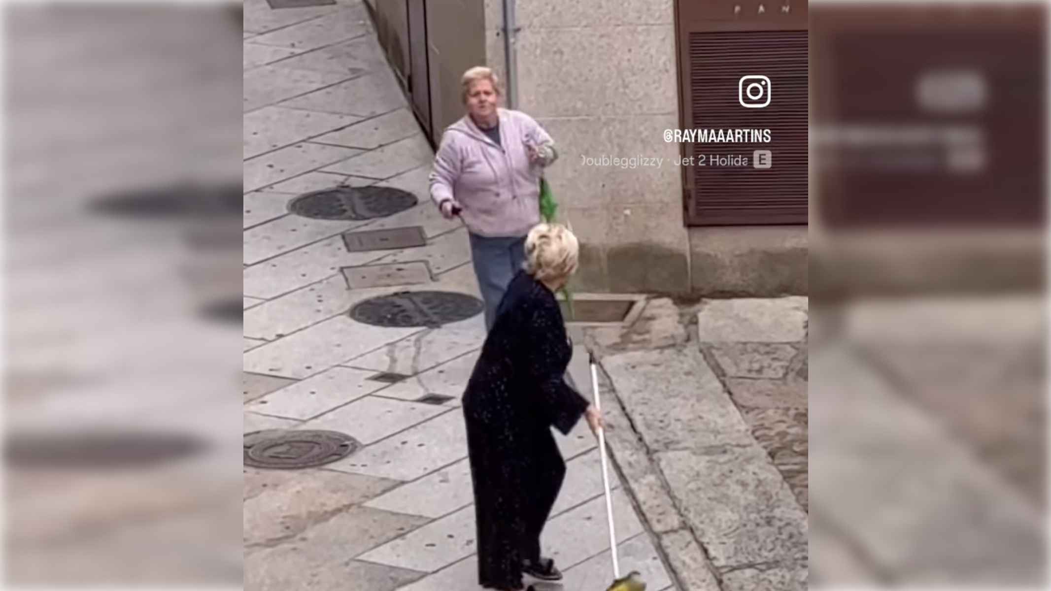 Las dos vecinas, en plena acción.