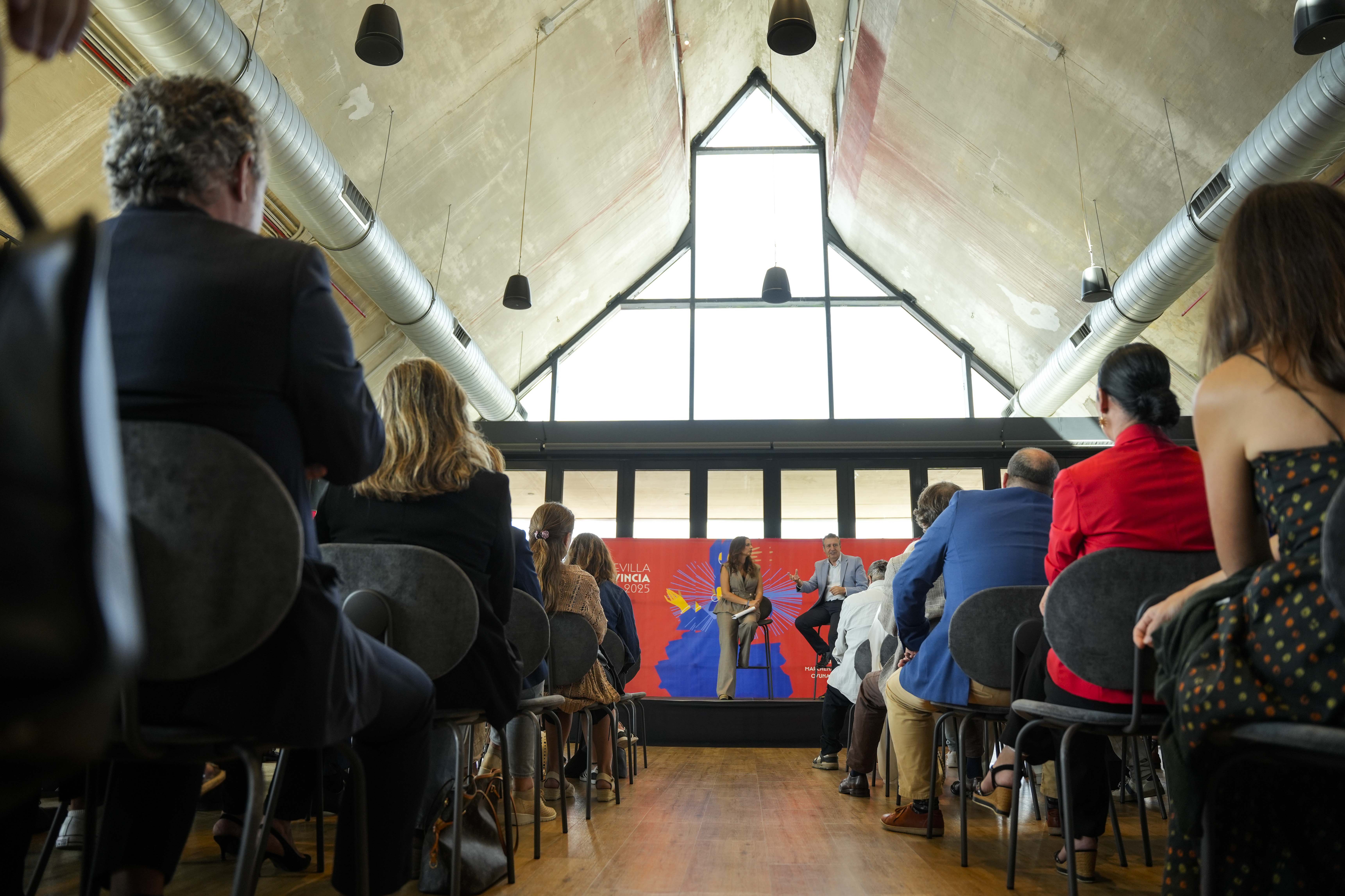 La Torre Cruzcampo acogía este mediodía la presentación del Festival Flamenco Duende que organiza la Diputación de Sevilla.