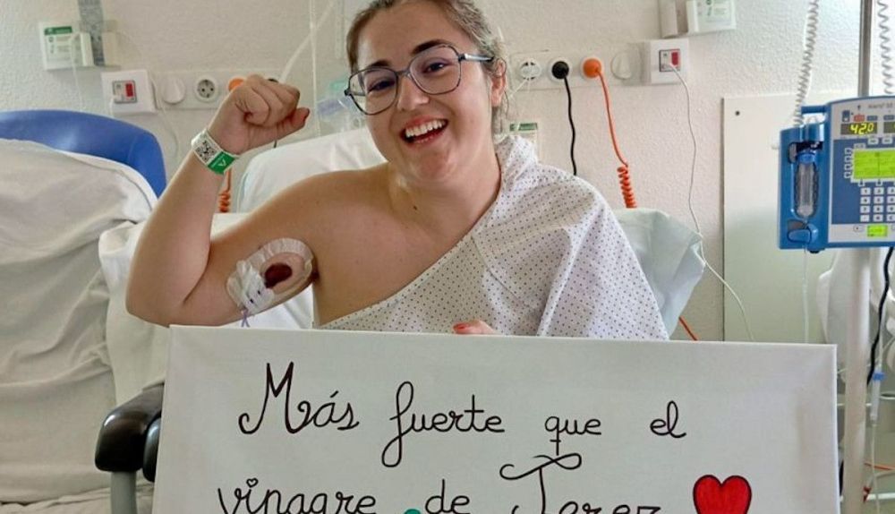 Alba Barrera, en el hospital de Jerez, simbolizó con su sonrisa la lucha contra la leucemia. 