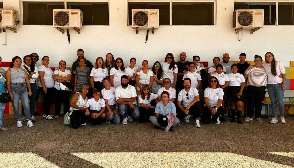 Parte de la comunidad de aprendizaje, con el uniforme de este colegio de la zona Sur de Jerez.