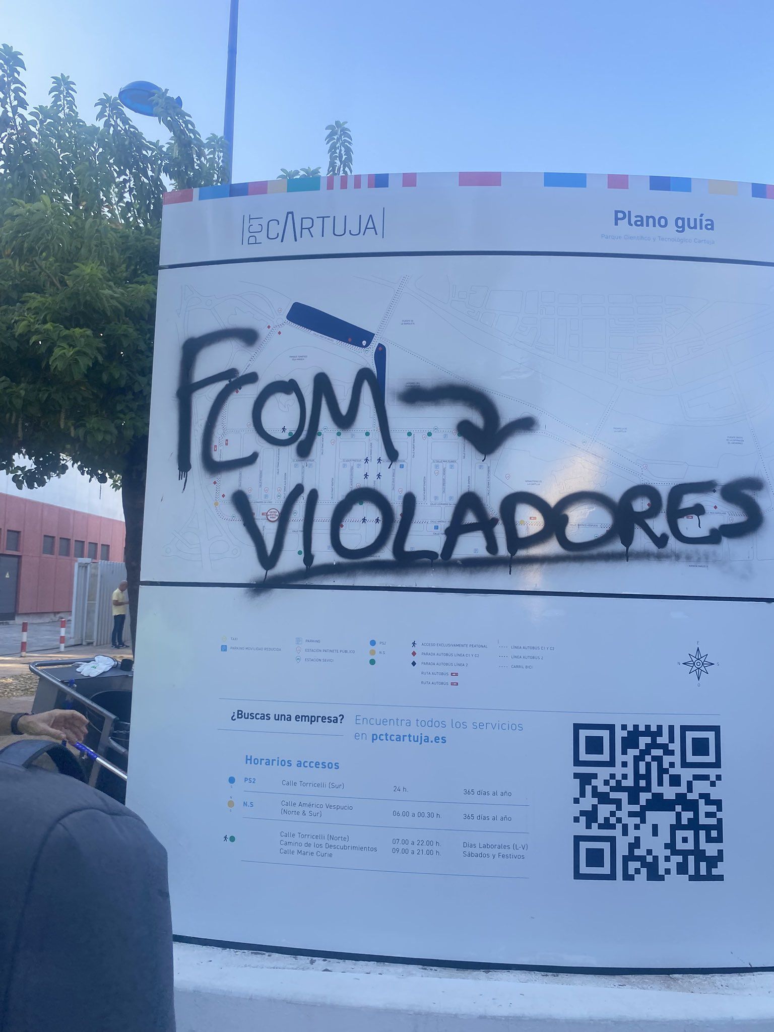 Otra de las pintadas que han aparecido.