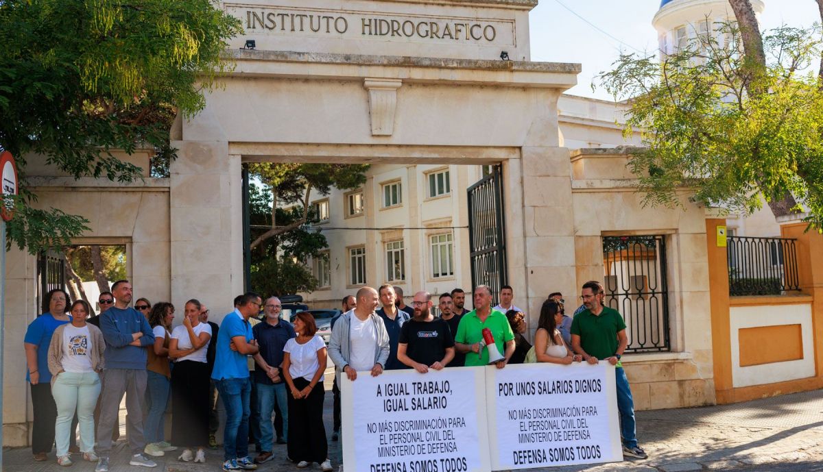 Protesta defensa armada Cádiz  1