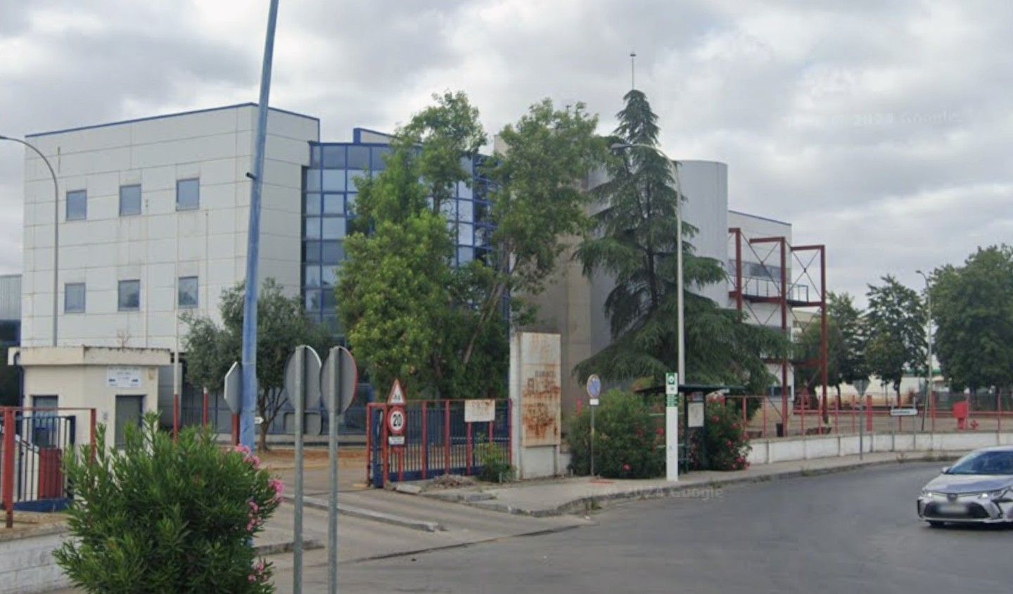 El Eurocei de San Juan de Aznalfarache, uno de los inmuebles a la venta.