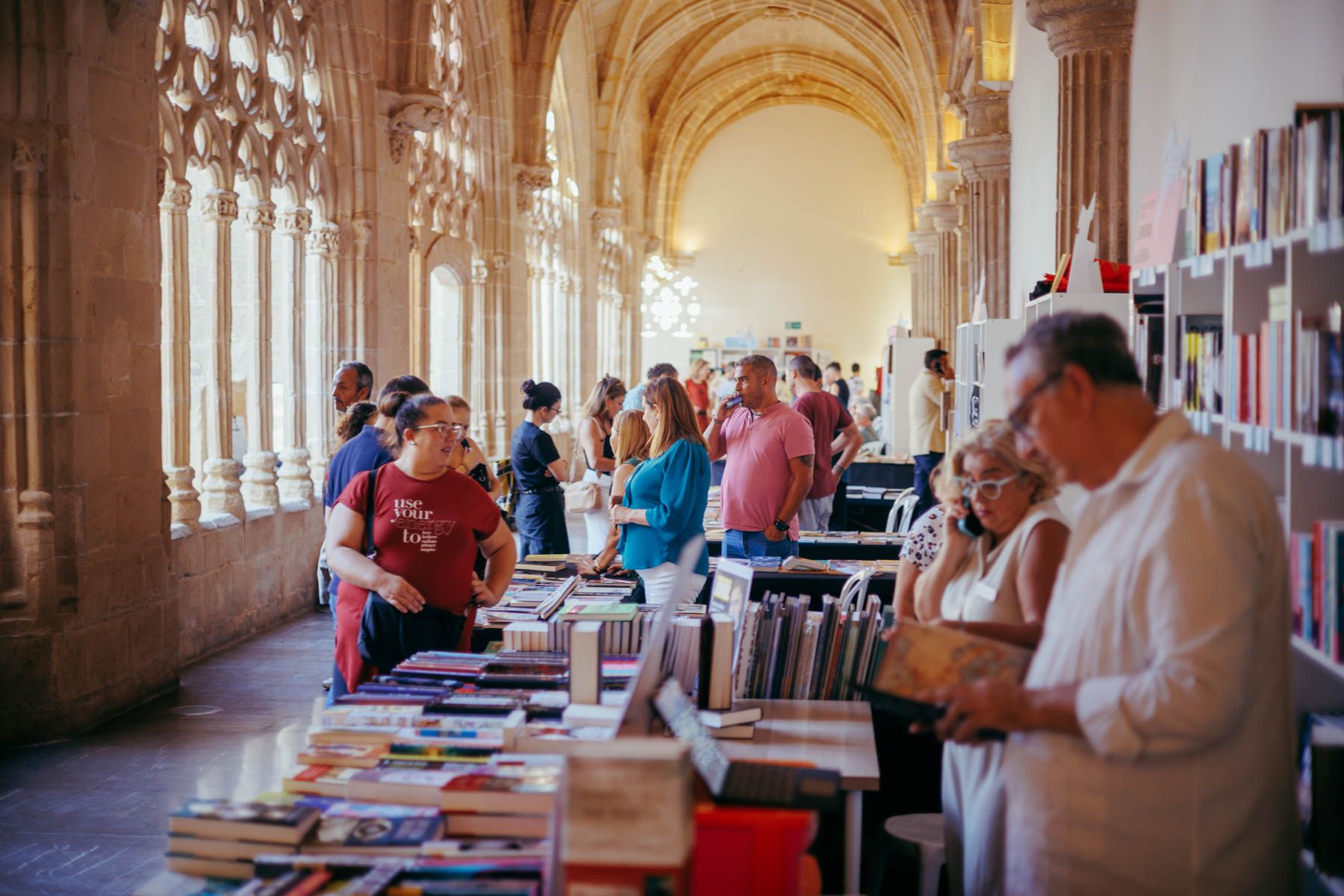 Ambiente en la Feria del Libro de Jerez 2025.