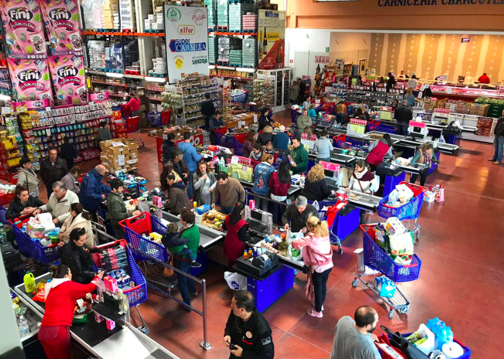 Una imagen del interior de un Súper Carmela. 