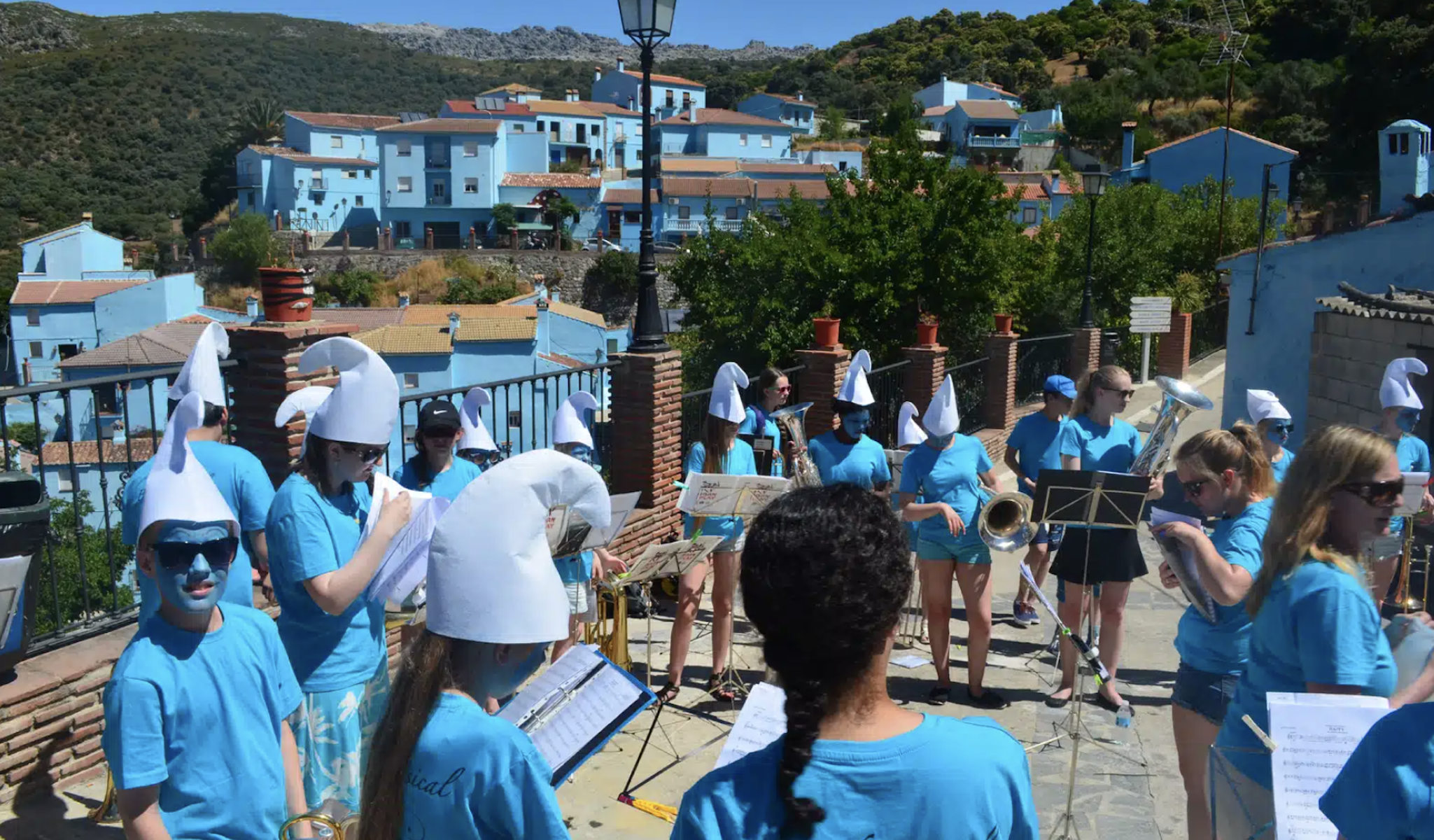 Vecinos de Júzcar, en el pueblo pitufo.