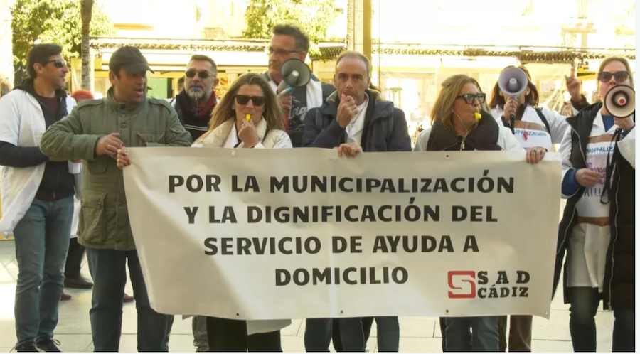 Protesta de las trabajadoras de ayuda a domicilio en Cádiz.