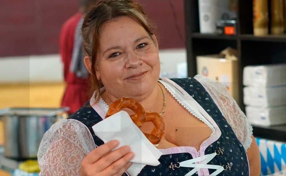 Cerveza, música y ambiente alemán en el 'Oktoberfest' más famoso de Cádiz.