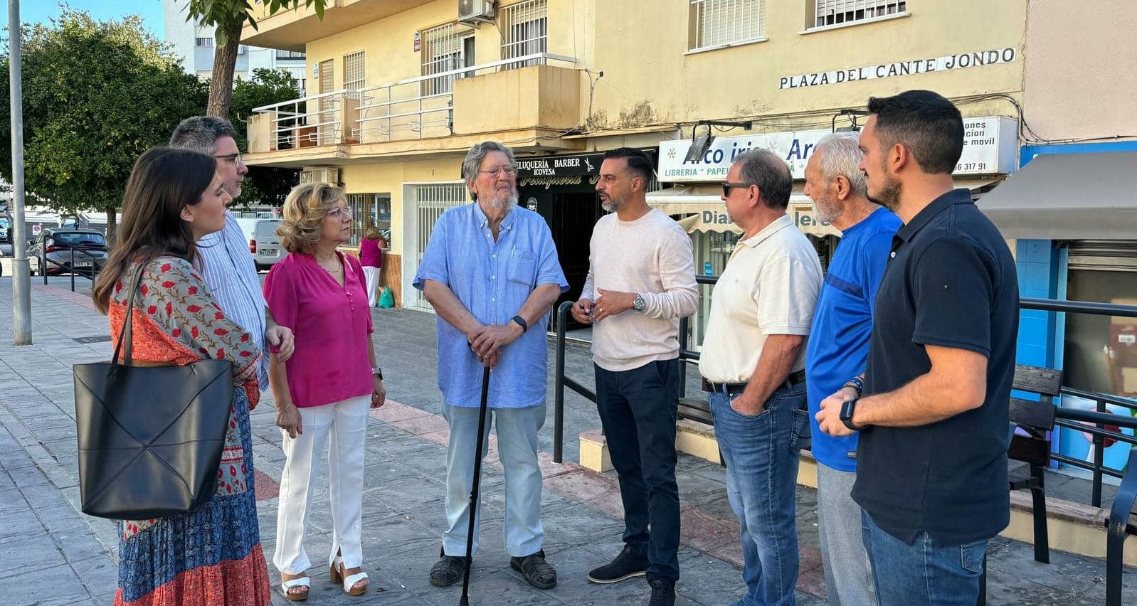 La visita de los socialistas al barrio de Icovesa.