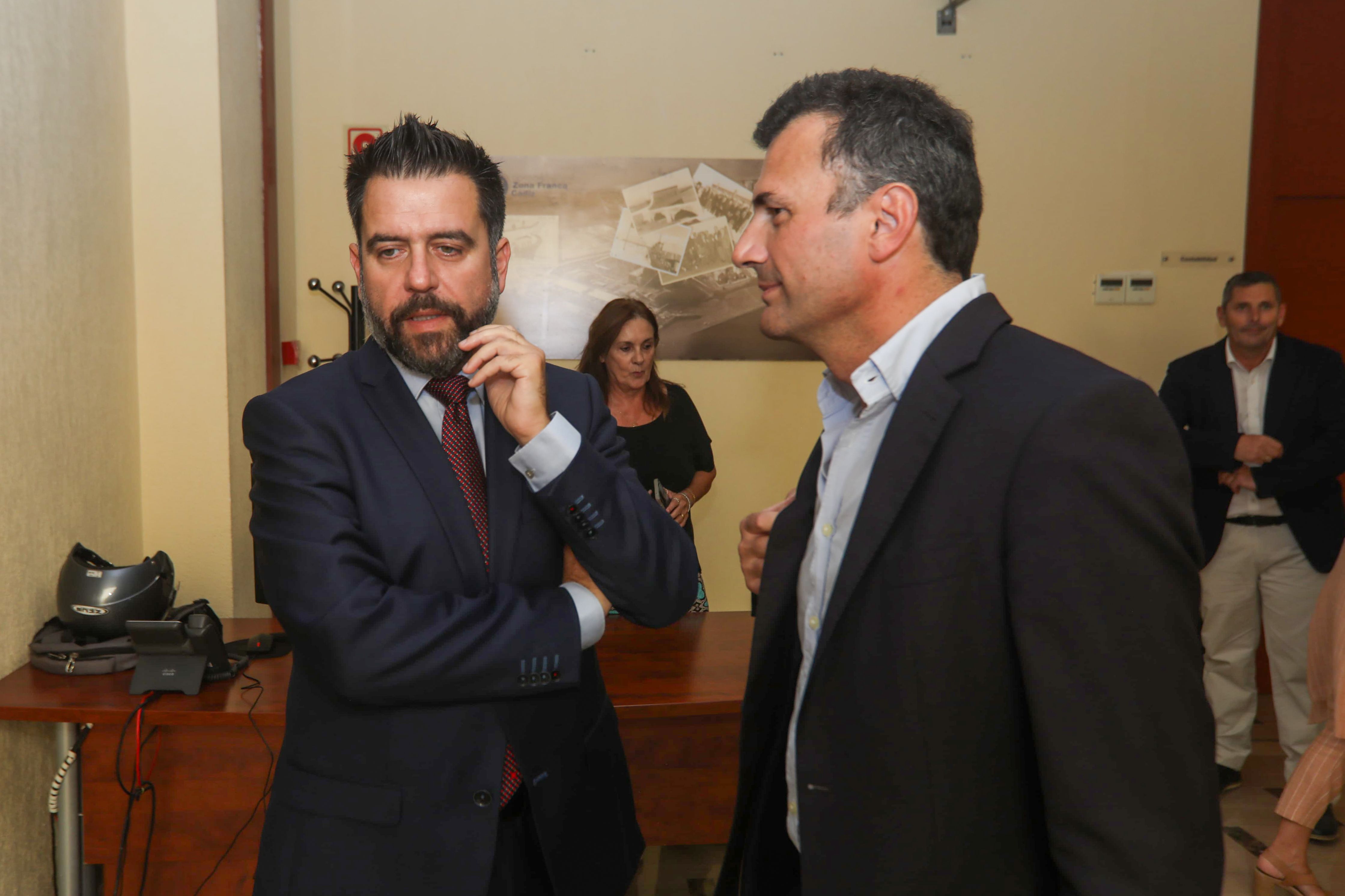 El delegado de la Zona Franca, Fran González, y el alcalde de Cádiz en la reunión del pasado 2 de octubre.