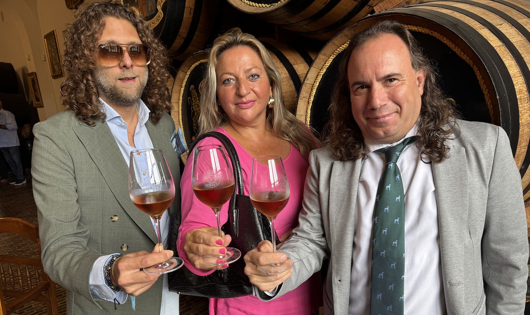 Maloko Soto, Remedios Reyes y Luis Perdiguero, brindando por el éxito del 40 Otoño Flamenco de la Peña Tío José de Paula. Maloko Soto, Remedios Reyes y Luis Perdiguero, brindando por el éxito del 40 Otoño Flamenco de la Peña Tío José de Paula.