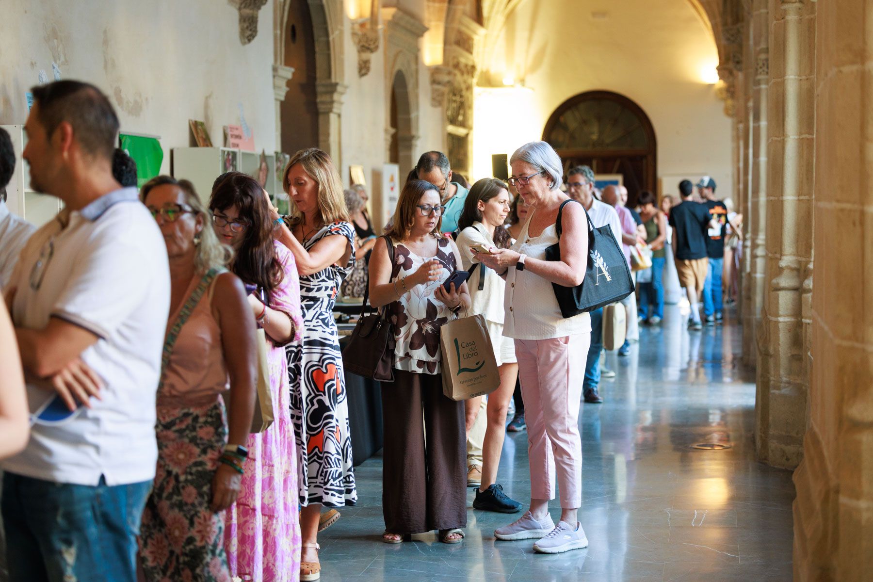 Colas en la Feria del Libro de Jerez.