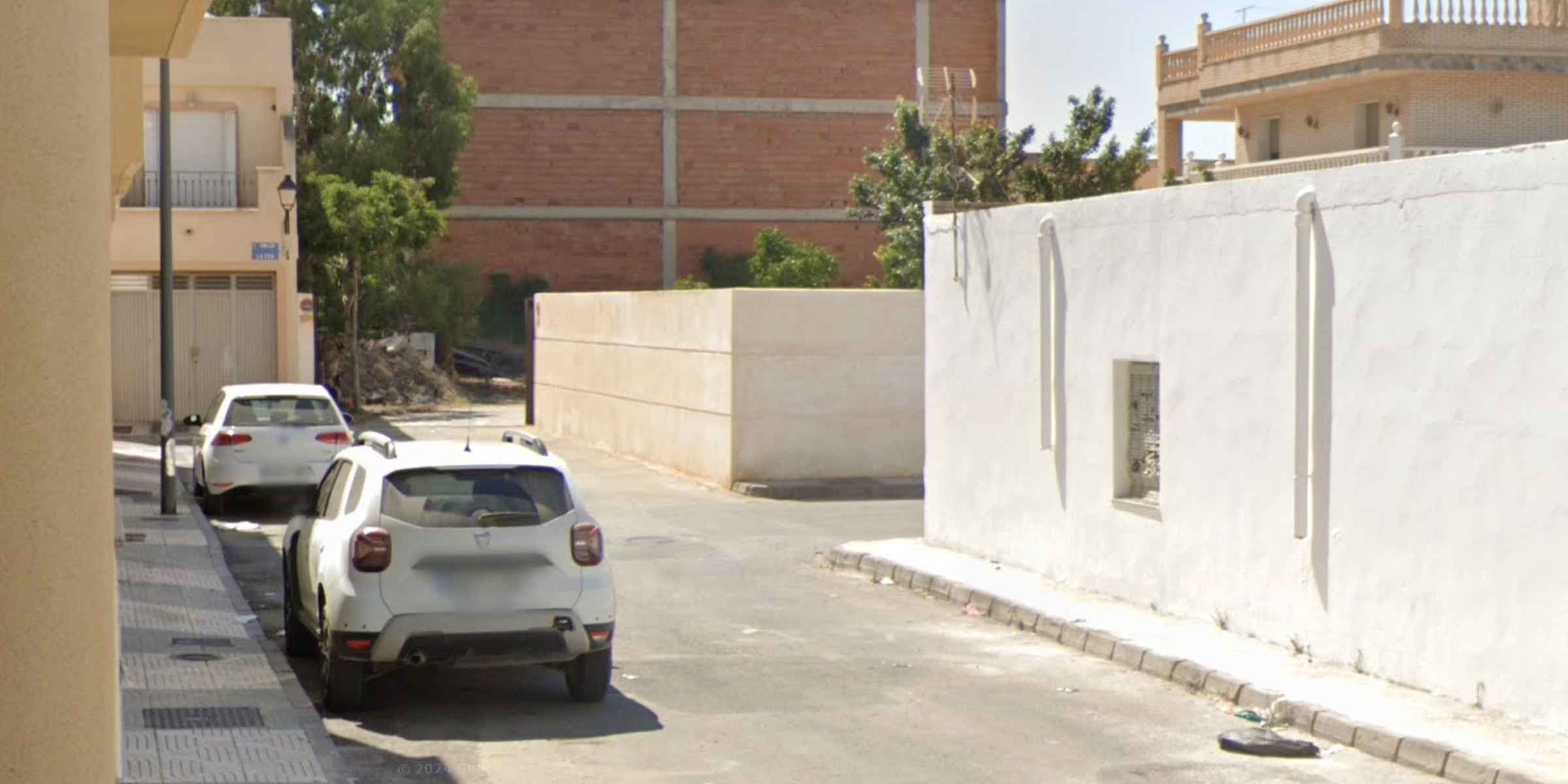 Imagen de la calle donde ha sido encontrado el cuerpo sin vida de la víctima.
