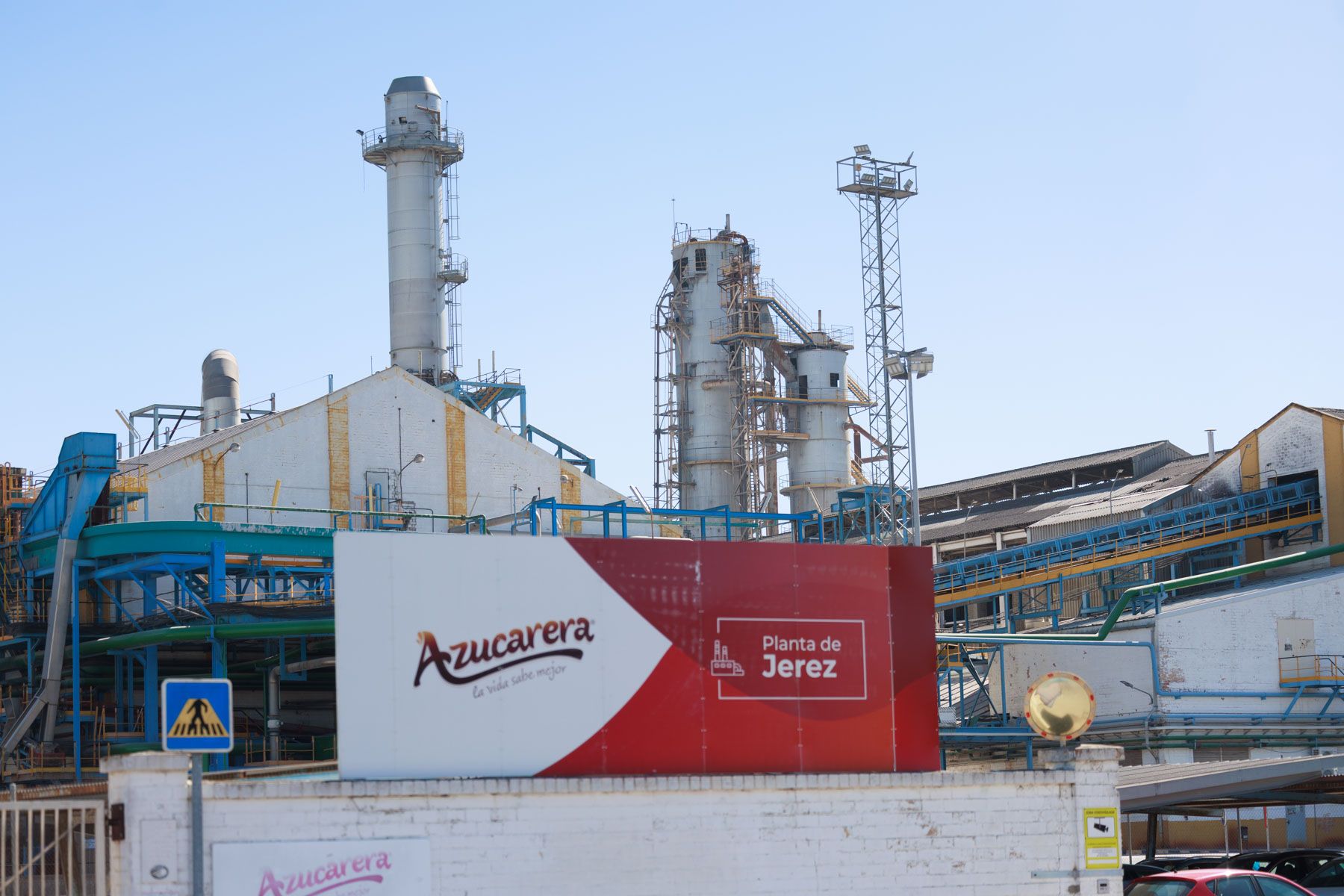La planta de Azucarera en Jerez, que niega que se cierre.