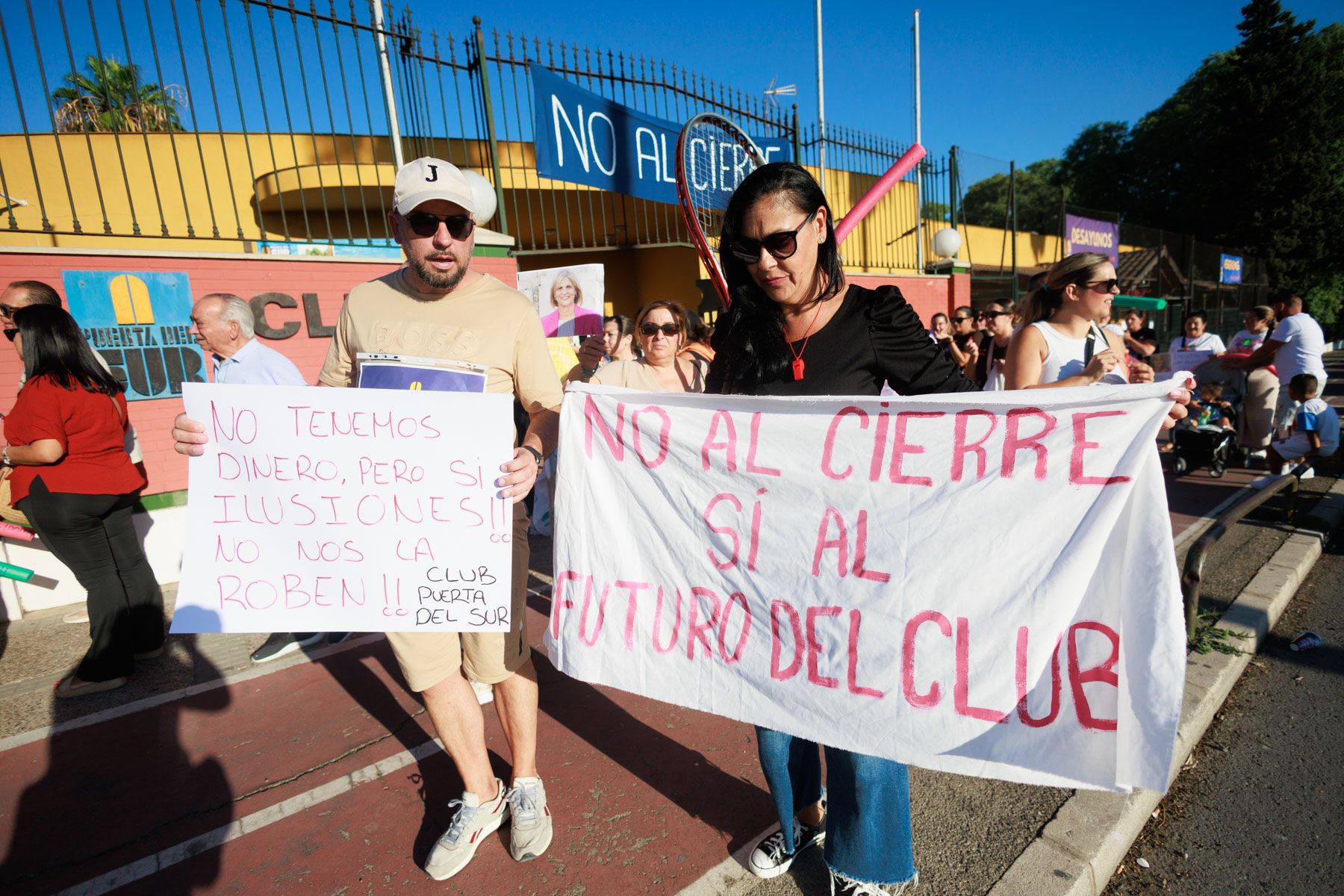 Protesta por el supuesto cierre del Club Social Puerta del Sur.