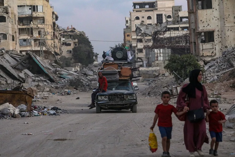 Palestinos dejan la ciudad de Gaza y se desplazan al sur de la Franja. Palestinos dejan la ciudad de Gaza y se desplazan al sur de la Franja.