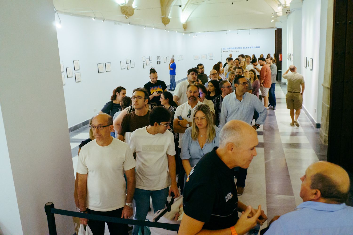 Asistentes a la Feria del Libro de Jerez.