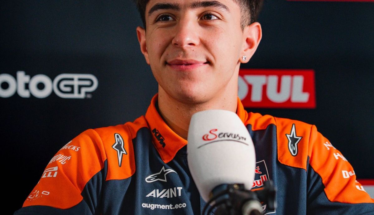 El joven piloto José Antonio Rueda, ahora en Indonesia, se ha criado en Chapatales, el más pequeño de los poblados de colonización de Los Palacios y Villafranca.